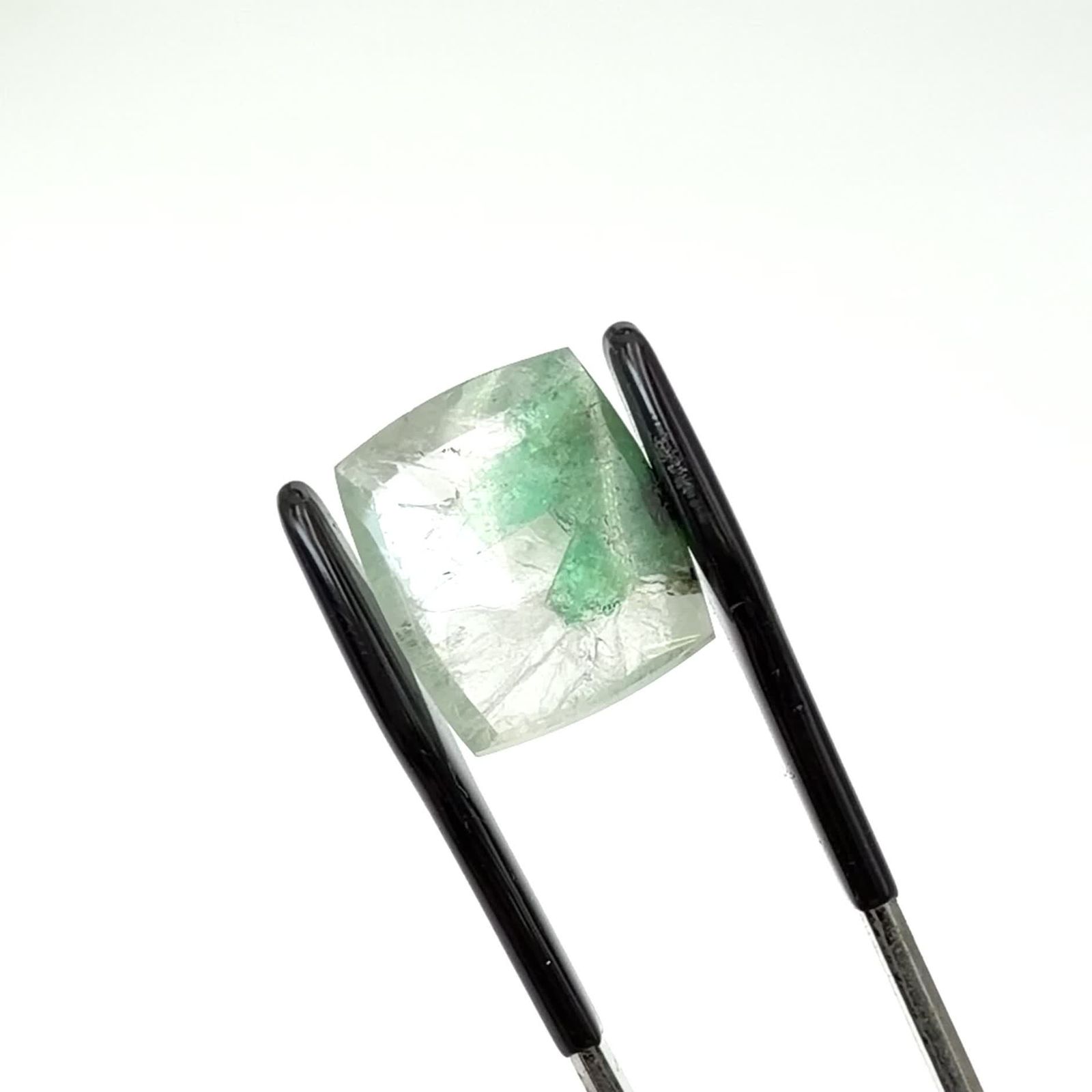 エメラルドインクォーツ ブラジル産 7.83ct / 14.1x11.9mm前後