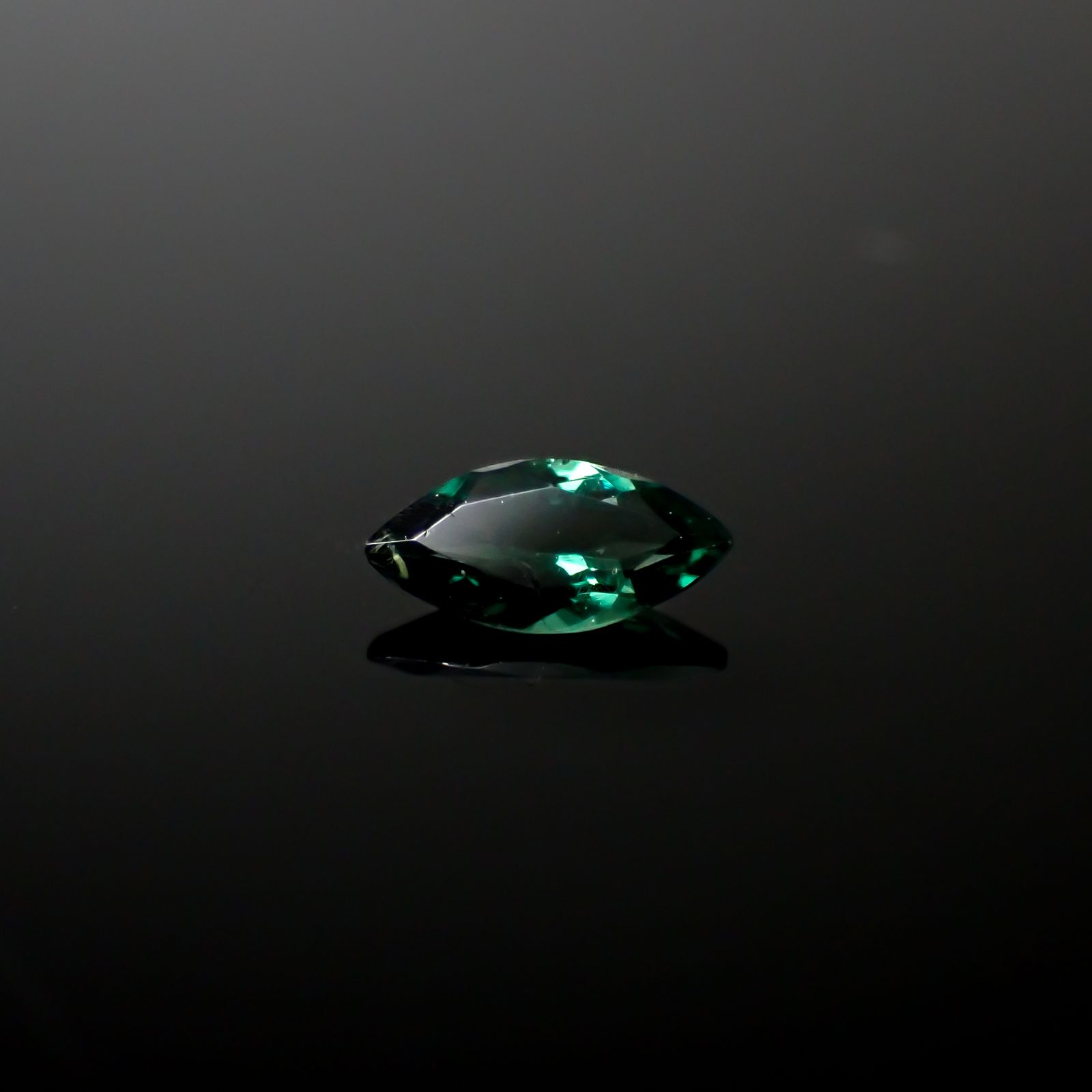 ベキリーブルーガーネット（カラーチェンジガーネット アレキタイプ） マダガスカル・ベキリー産 0.21ct[240628285]5.8x2.9mm前後
