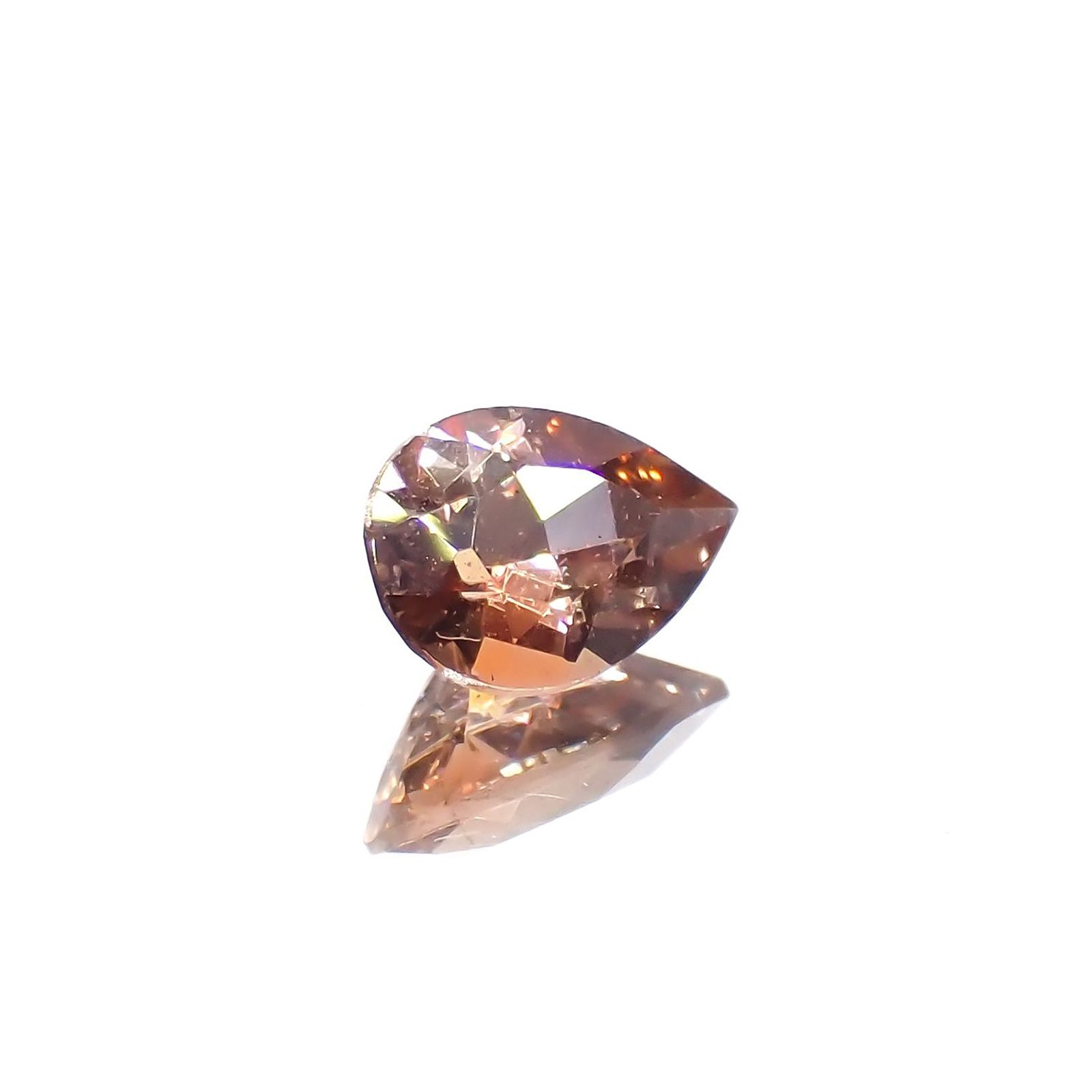 アンダリュサイト(宝石名アンダリュサイト)スリランカ/マダガスカル産 識別済 0.67ct / 7x4.9mm前後 [251020831]