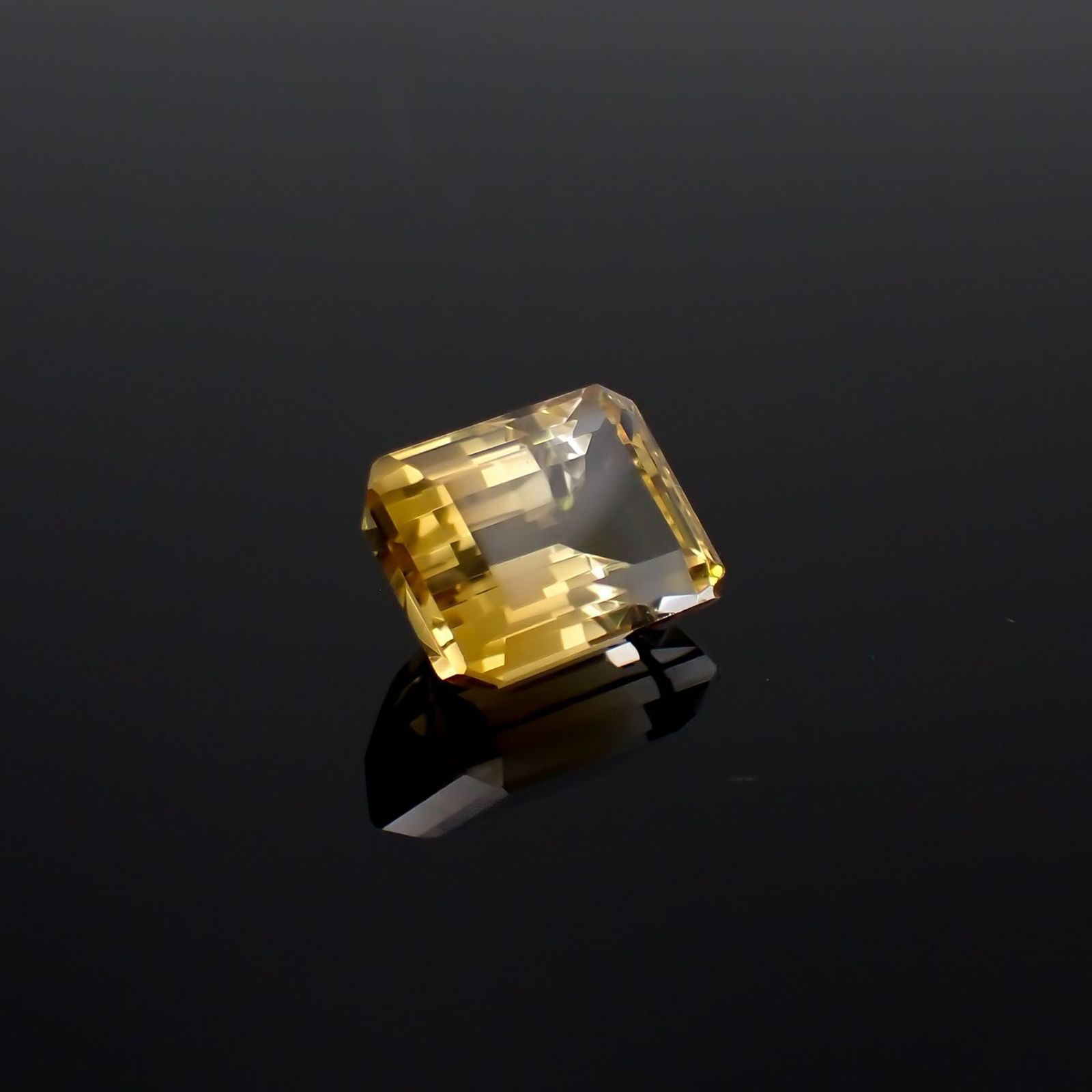 バイカラーシトリン ブラジル・ミナスジェライス州産 8.53ct / 13.1x10mm前後 [251026465]