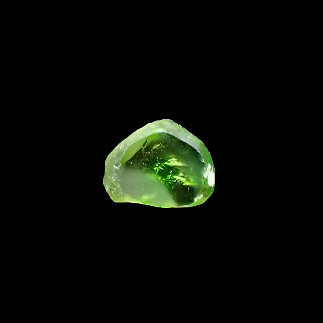 デマントイドガーネット 原石スライス(宝石名デマントイド・ガーネット) 0.33ct 識別済[210812772]4.9×3.8mm前後