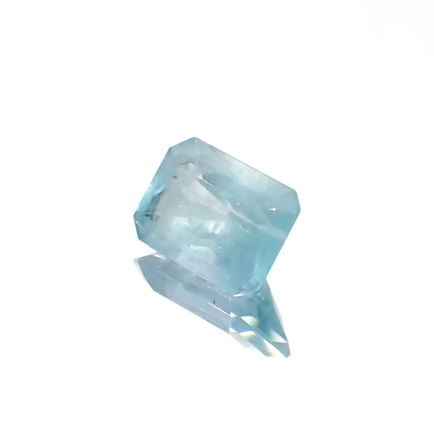 ユークレース(宝石名ブルー・ユークレース)コロンビア産 1.706ct ソ付(彩珠)[221018856]8.8x6.1mm前後