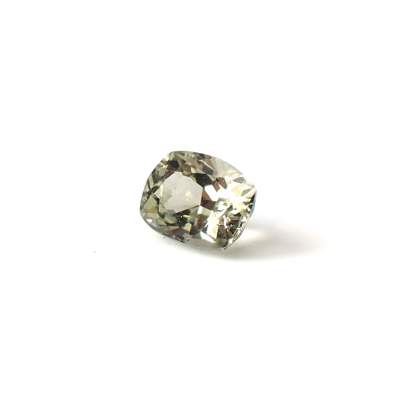 コーネルピン スリランカ産 1.19ct / 6.9x5.4mm前後 [251031232]