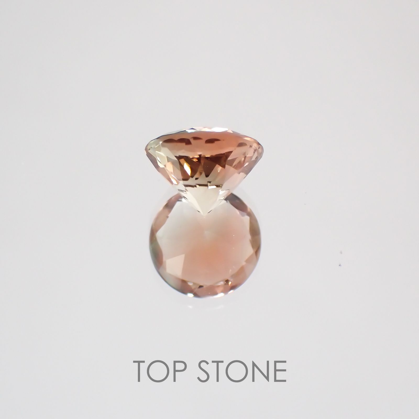 バイカラーオレゴンサンストーン(宝石名バイカラー・ラブラドライト) アメリカ・オレゴン州産ス 1.700ct ソ付(彩珠)[210410538]8×7.9mm前後