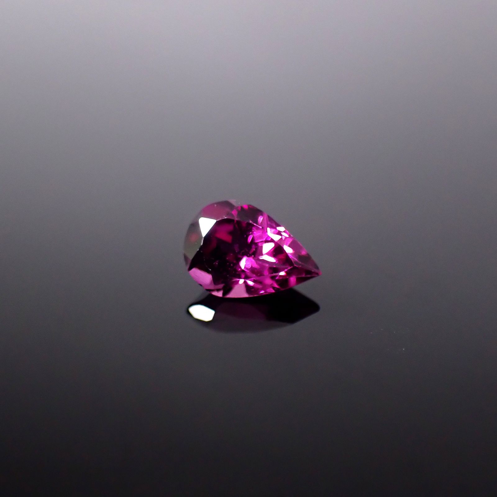 天然石グレープガーネット グレープガーネット(宝石名ガーネット)ブラジル産 識別済 1.41ct / 7.1