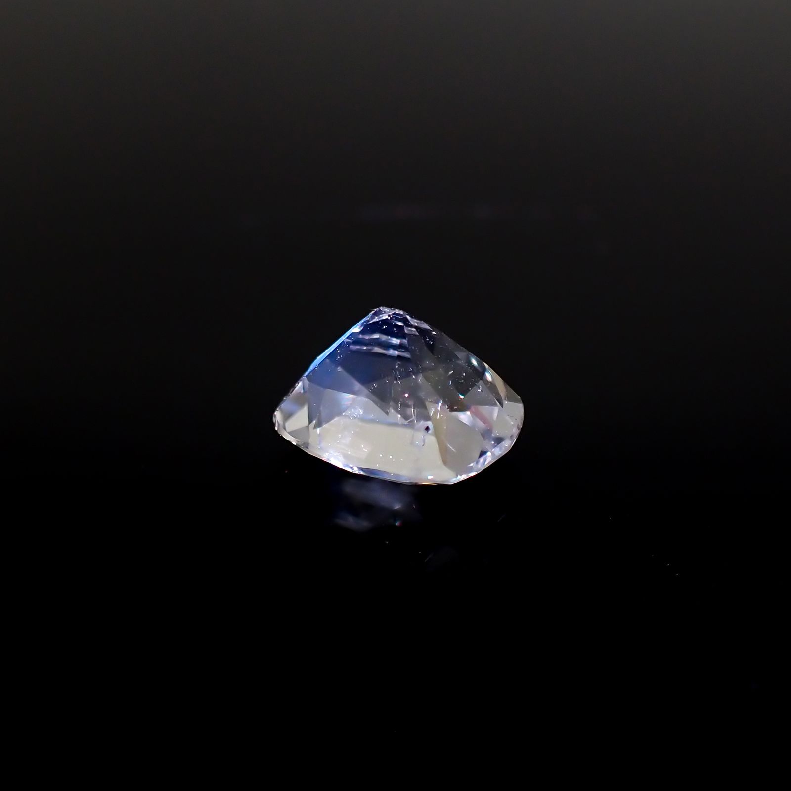 レインボームーンストーン(宝石名ラブラドライト)マダガスカル産 2.526ct ソ付(彩珠)[240326941]9.4x7.4mm前後