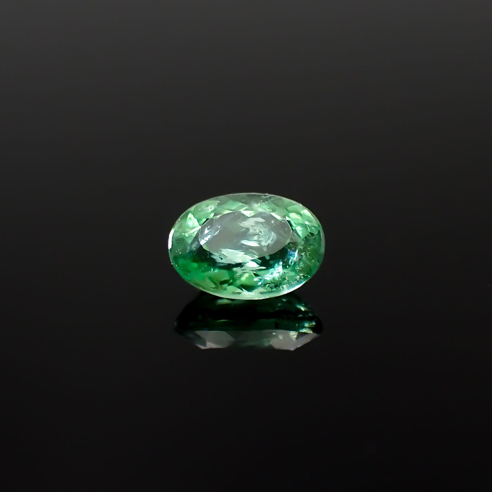 パライバトルマリン ブラジル・パライバ州バターリャ鉱山産 0.61ct[240928732]6.1x4.5mm前後