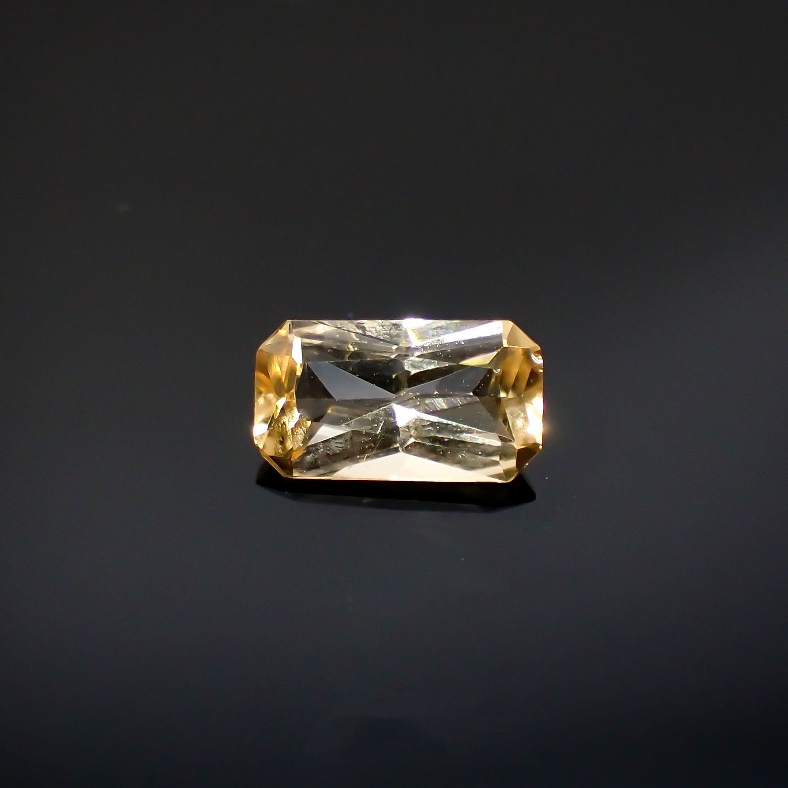 インペリアルトパーズ(宝石名トパーズ)ブラジル産 0.64ct 識別済[220114964]7.6x4.2mm前後