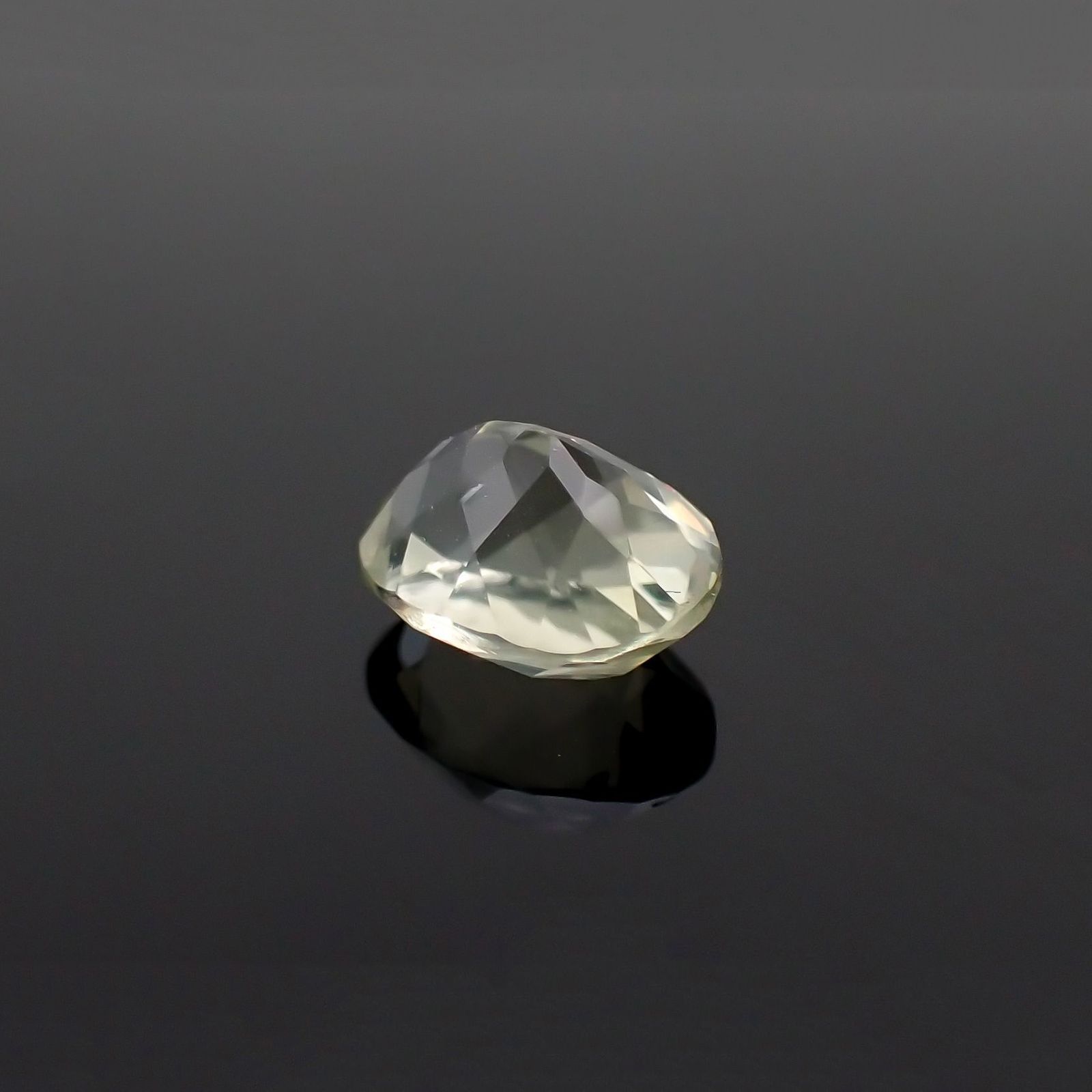 シリマナイト(宝石名シリマナイト)インド産 識別済 1.84ct / 8.1x6.2mm前後 [221018462]