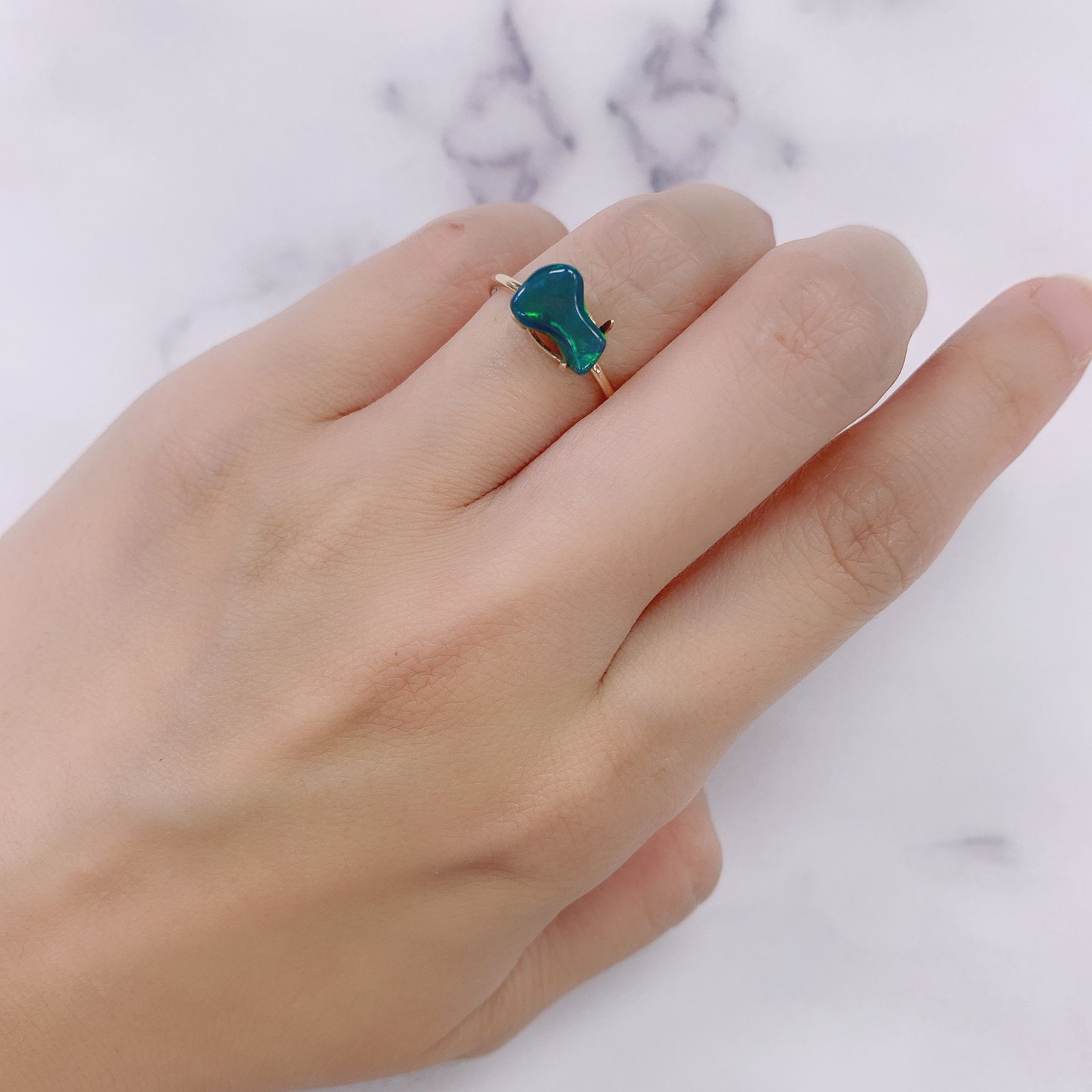 ◇バロック型◇ブラックオパール(宝石名オパール/加熱処理) エチオピア産 1.06ct 識別済[210913245]9.3×6.7mm前後