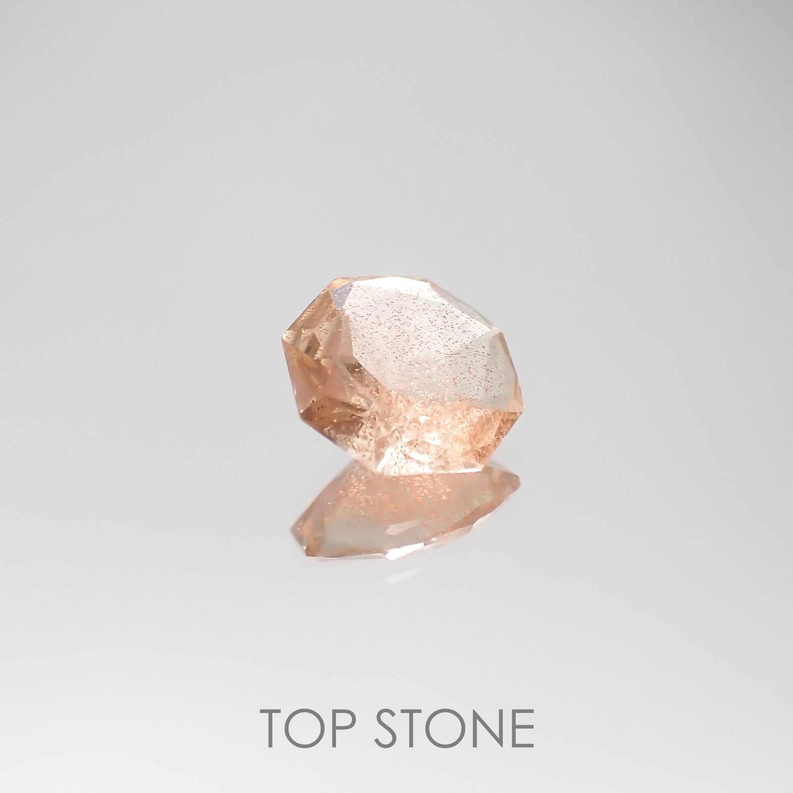 ◇オクタゴンカット◇オレゴンサンストーンSA(宝石名ラブラドライト) アメリカ・オレゴン州産 0.58ct 識別済[210610965]6×6mm前後