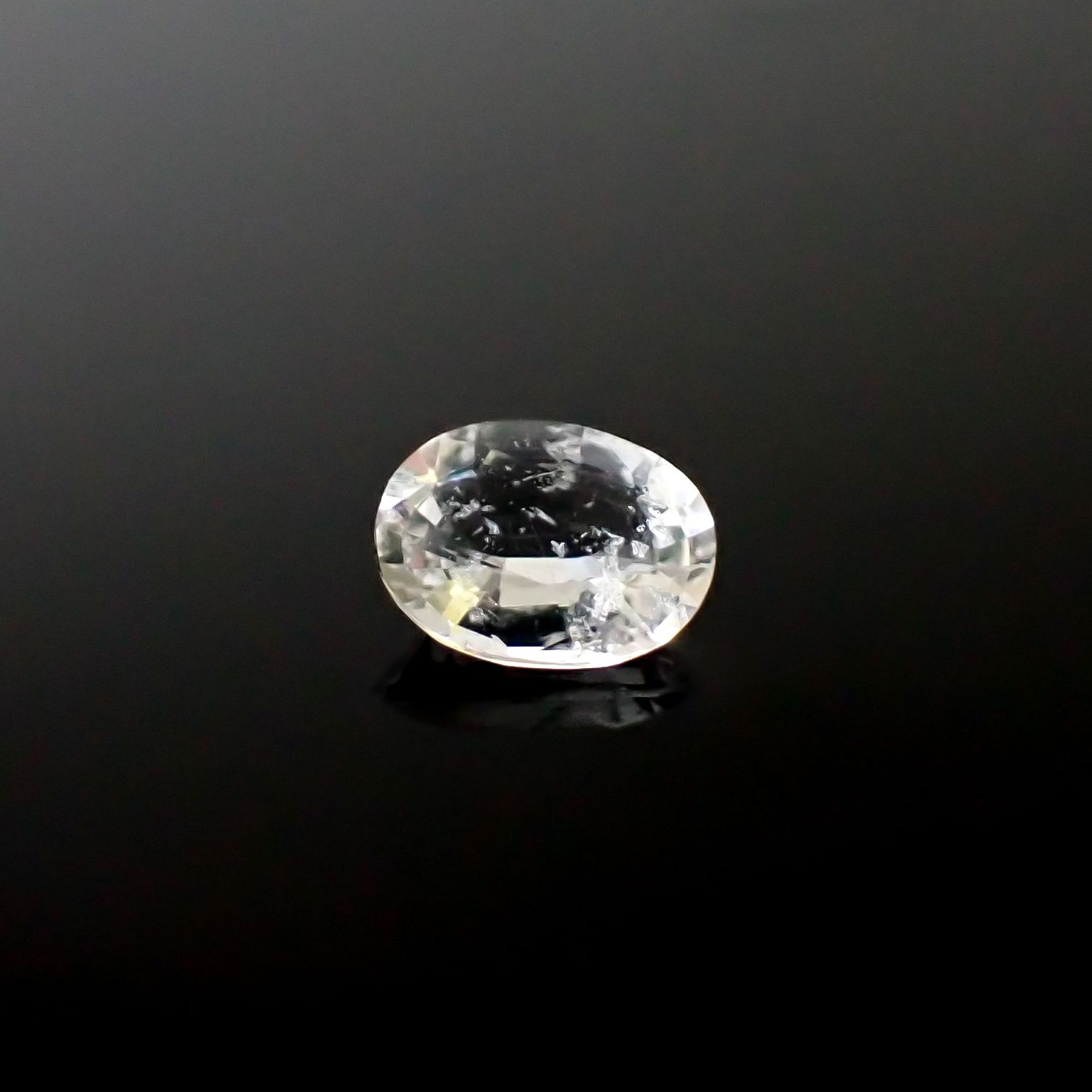 テネブレッセンススキャポライト アフガニスタン産 0.33ct / 5.7x4.2mm前後 [260532261]