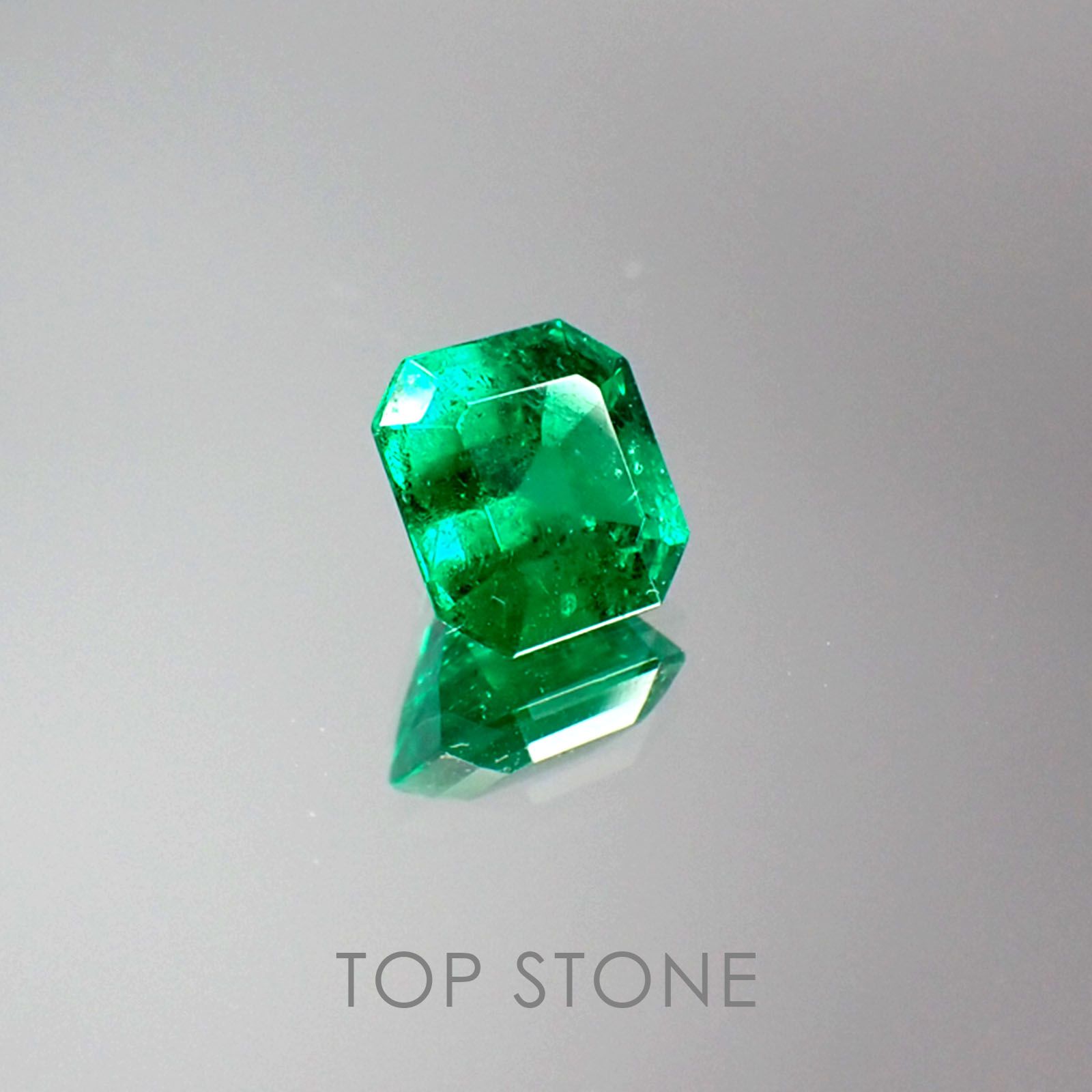 エメラルド コロンビア産 ルース 0.94ct[20062739]6.1×5.7mm前後