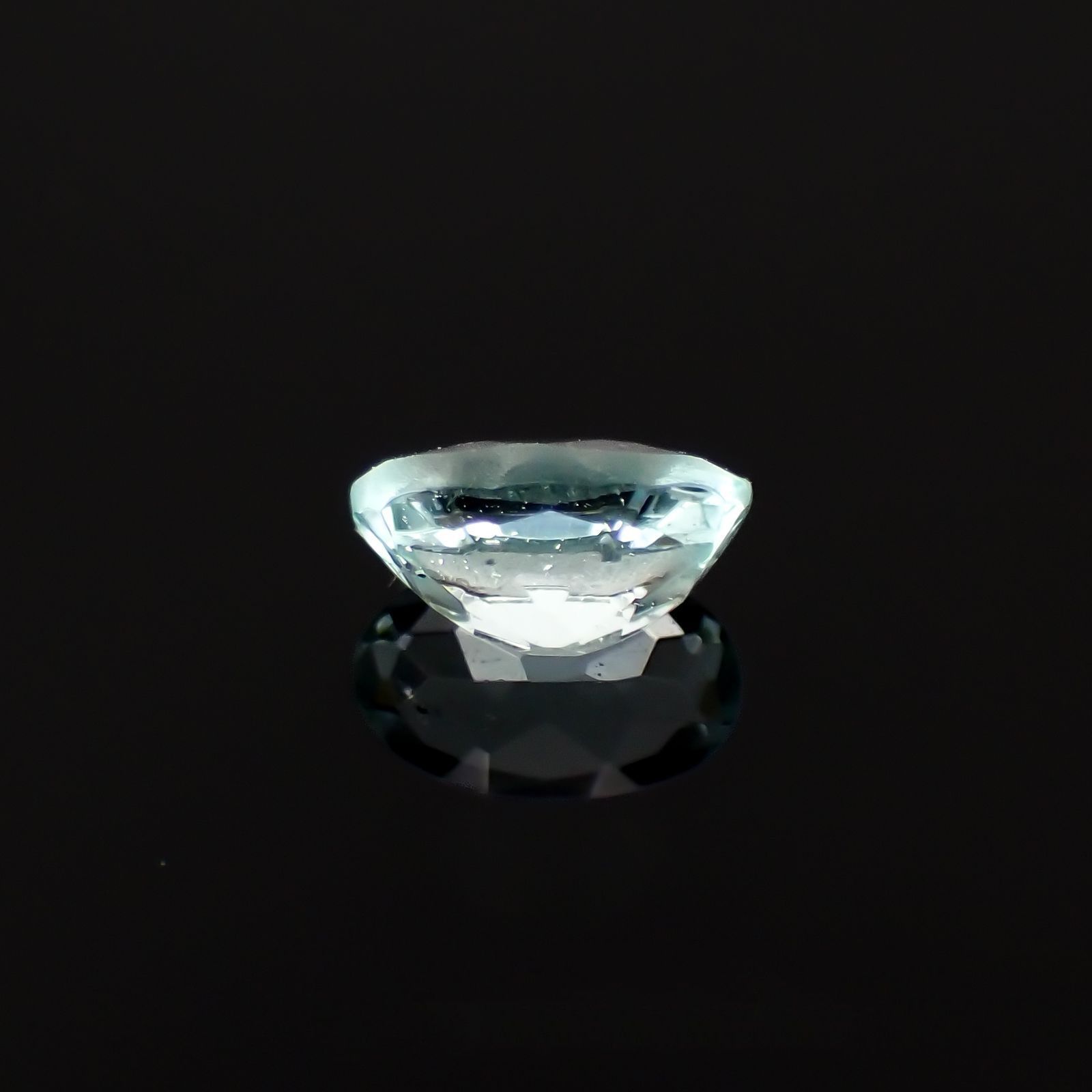 パライバトルマリン モザンビーク産 0.27ct / 5.1x3.1mm前後 [230220372]