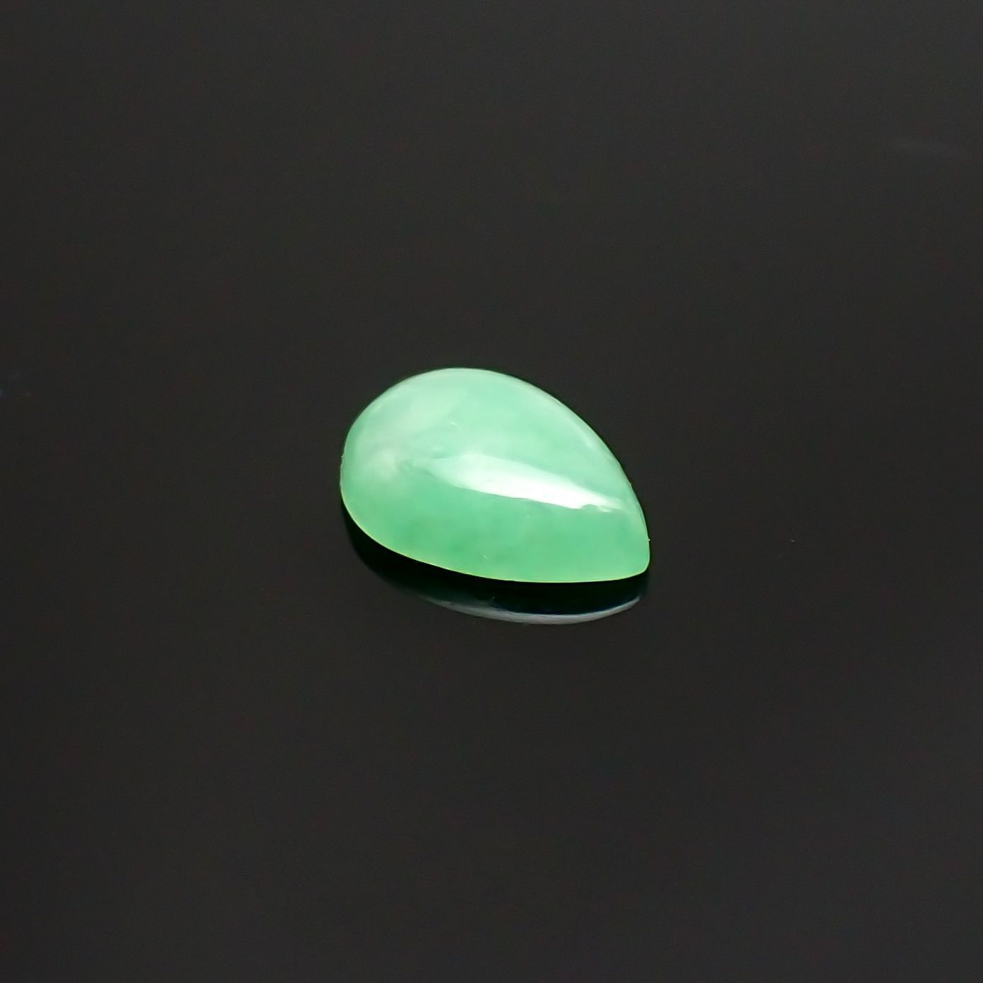 翡翠(宝石名ジェダイト)ビルマ産 0.78ct 識別済[220515808]7.1x5.1mm前後