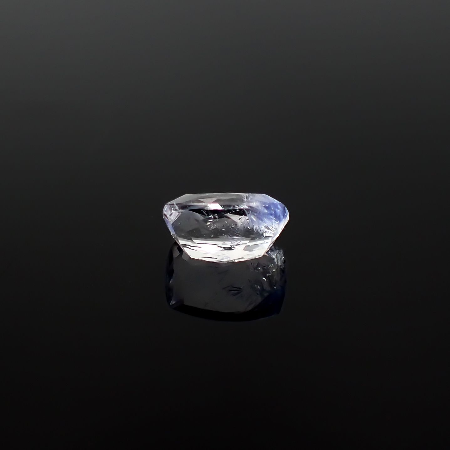 デュモルチェライトインクォーツ ブラジル産 0.89ct / 7.1x5.1mm前後 [260331854]