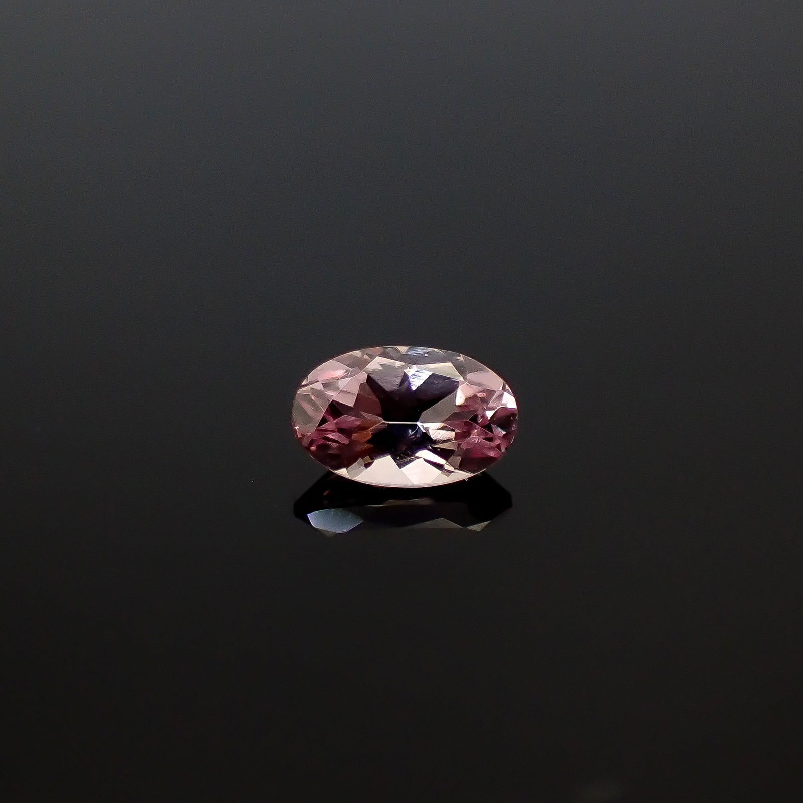 ドラゴンガーネット タンザニア産 0.28ct [250330040]4.9x3mm前後