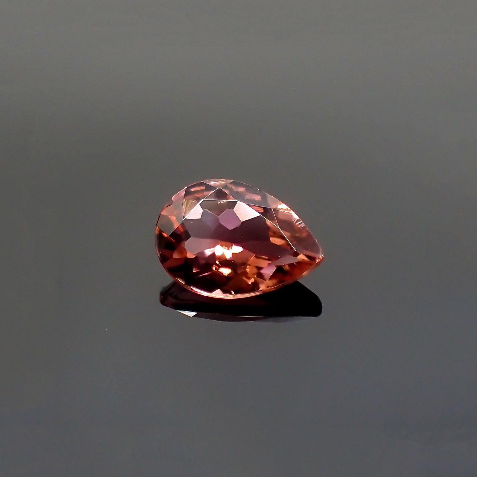 バイカラートルマリン(宝石名バイカラー・トルマリン) ブラジル/アフリカ産 0.55ct 識別済[211013562]6.9×4.9mm前後