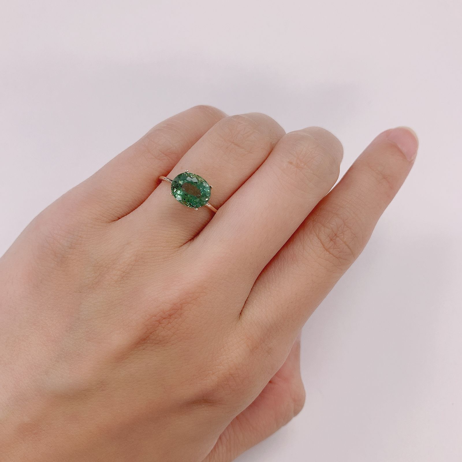 グリーンアパタイト(宝石名アパタイト) マダガスカル産 2.27ct 識別済[211113804]8.6×7.1mm前後