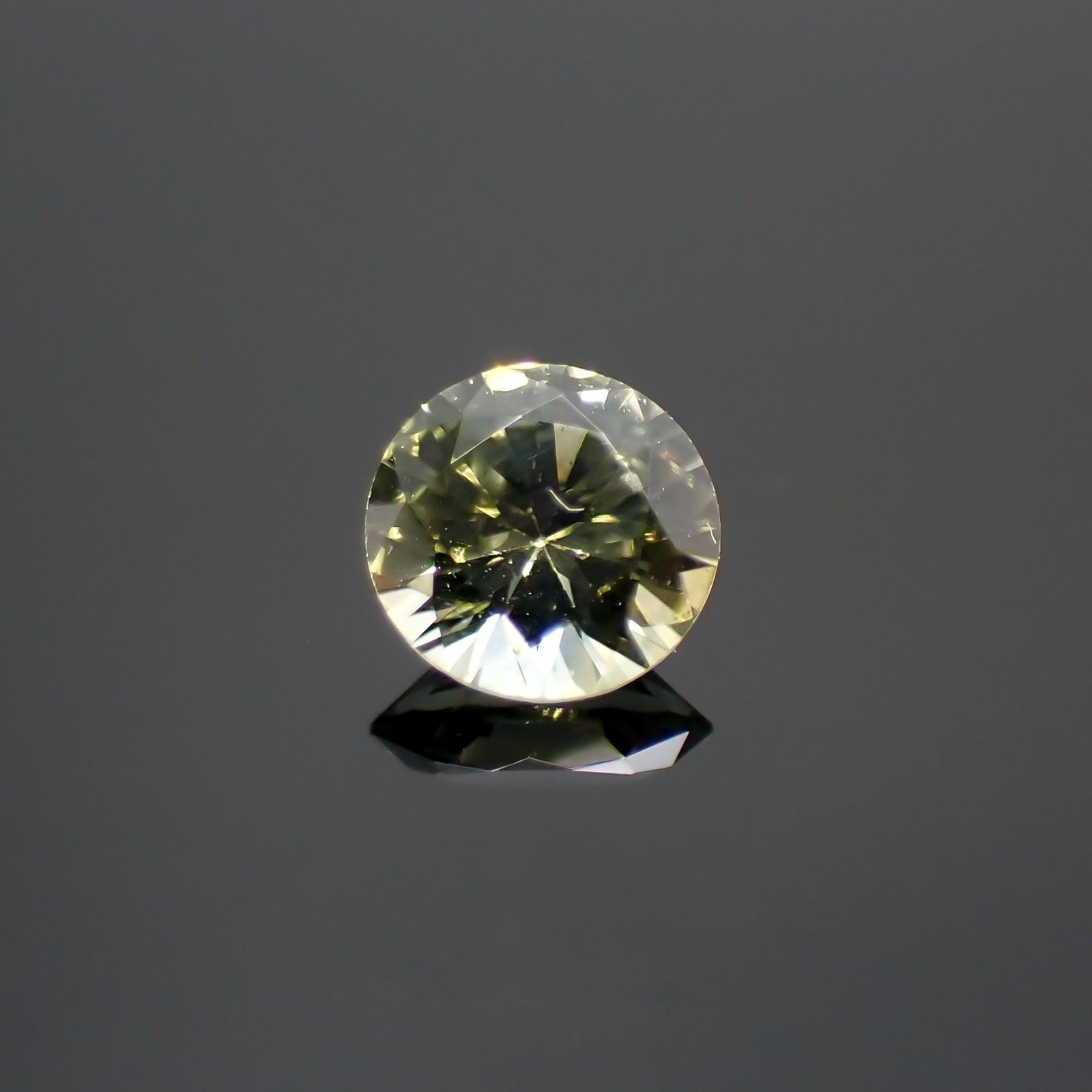 モンタナサファイア(宝石名サファイア)アメリカ・モンタナ州産 0.27ct 識別済[220114009]4x3.9mm前後