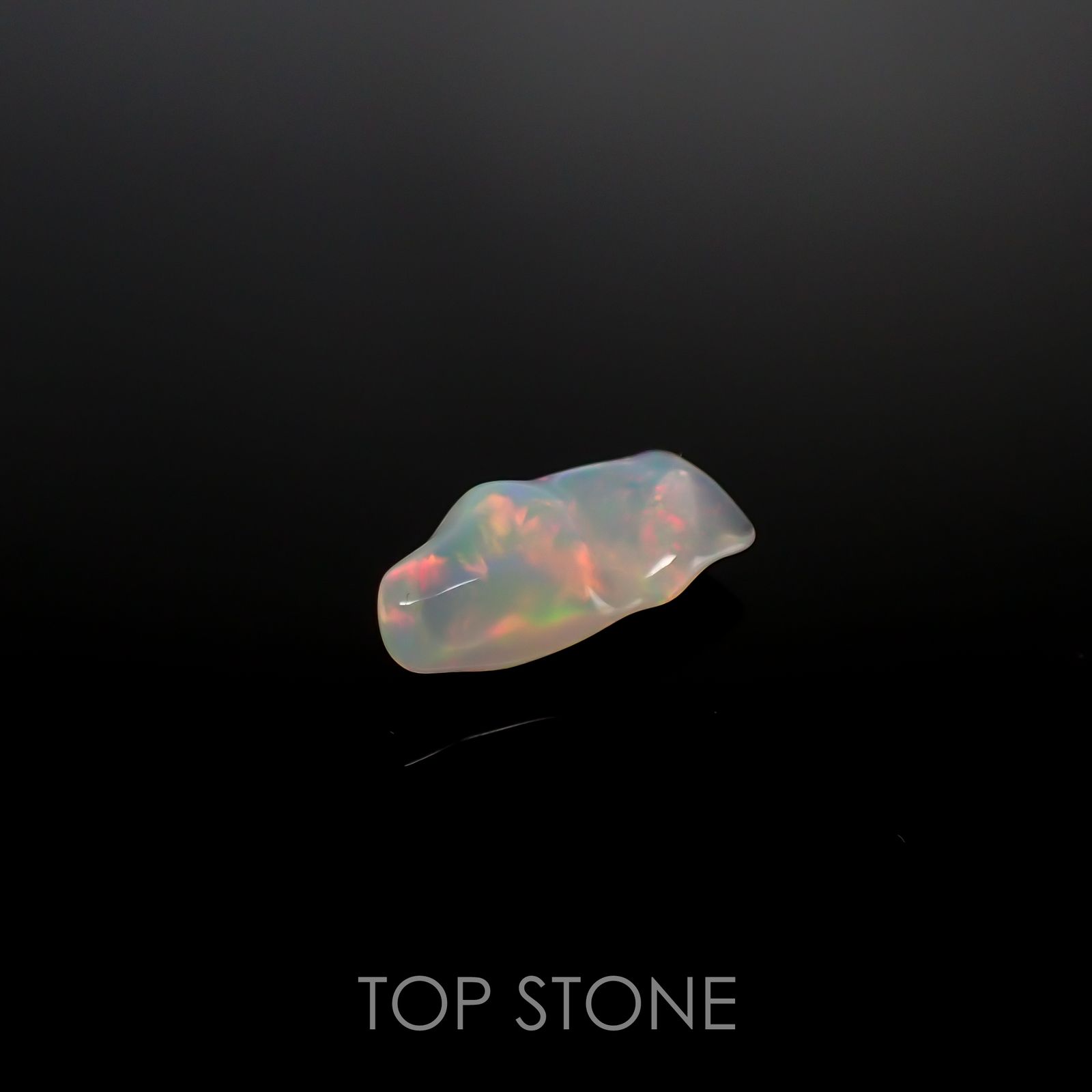 ◇バロック型◇エチオピアオパール(宝石名オパール) エチオピア産 2.94ct 識別済[210611397]16.3×7.8mm前後