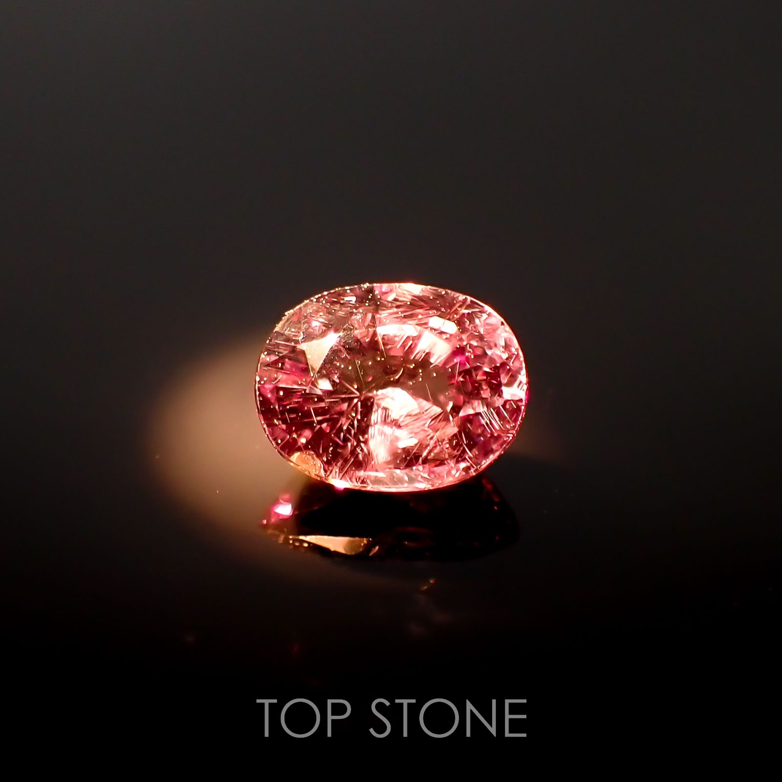 カラーチェンジガーネット アレキタイプ(宝石名ガーネット)マダガスカル・ベキリー産 0.59ct 識別済[220716951]5.5x4.3mm前後