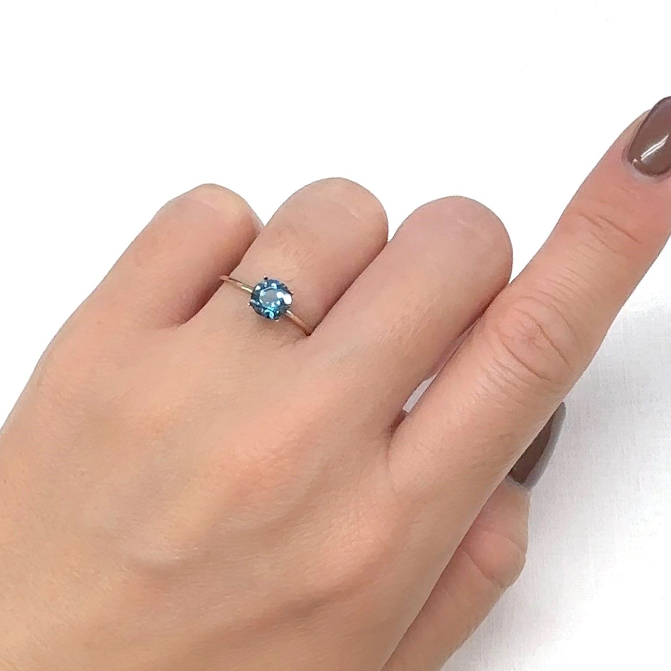 ロンドンブルートパーズ ブラジル産 0.86ct [241029256]6x6mm前後