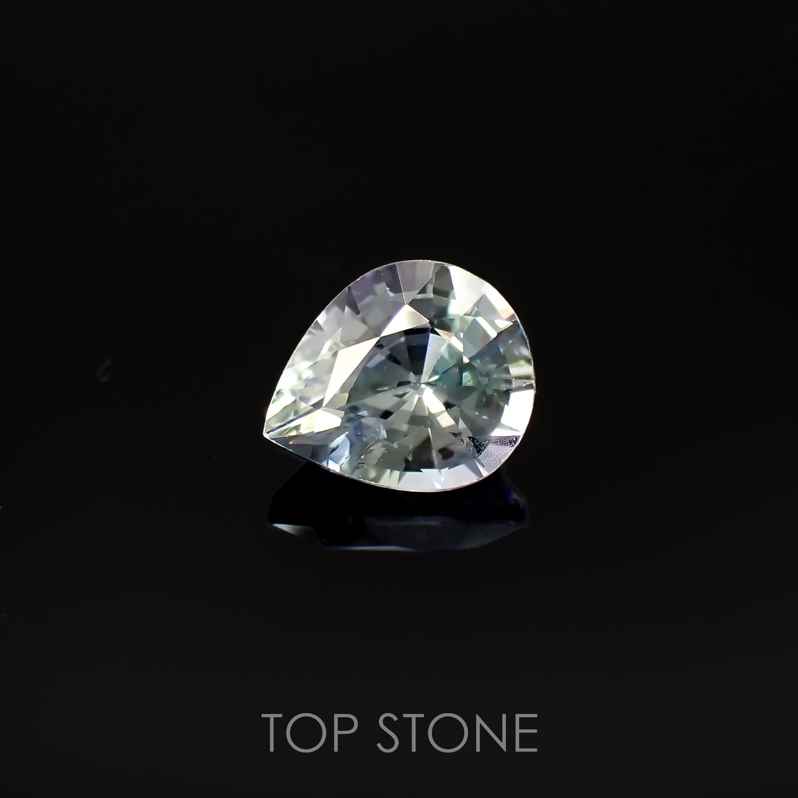 バイカラータンザナイト(宝石名タンザナイト)タンザニア産 0.73ct 識別済[220917742]6.1x5.2mm前後