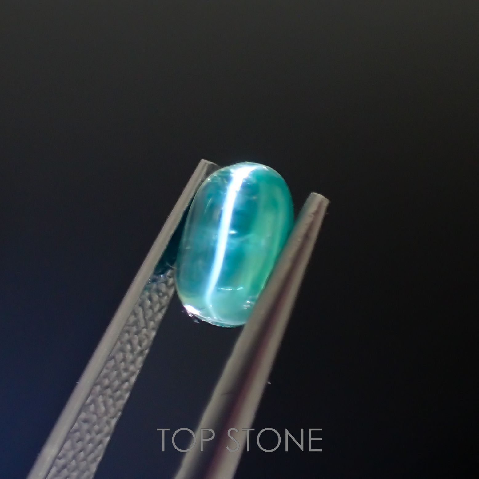 エメラルドキャッツアイ(宝石名エメラルド)コロンビア産 0.58ct 識別済[221018911]6.3x4.4mm前後