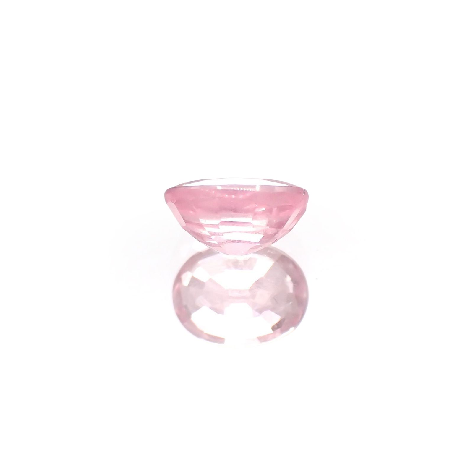 シルキーピンクスピネル(宝石名ピンク・スピネル) タンザニア産 識別済 0.86ct / 6.4x4.8mm前後 [240212894]