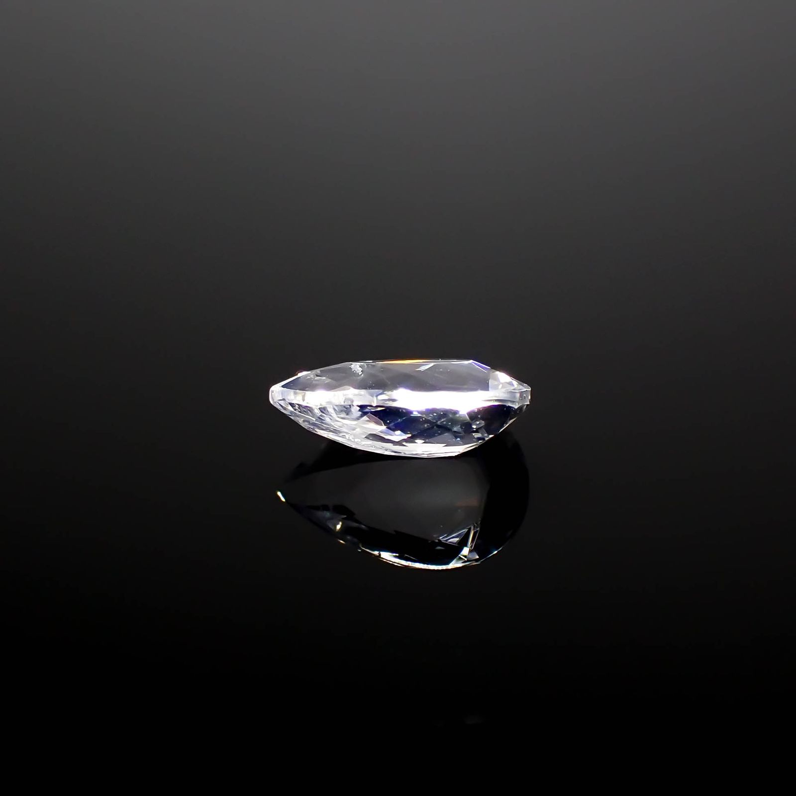 レインボームーンストーン ザンビア産 0.72ct[240326923]7.9x5.6mm前後