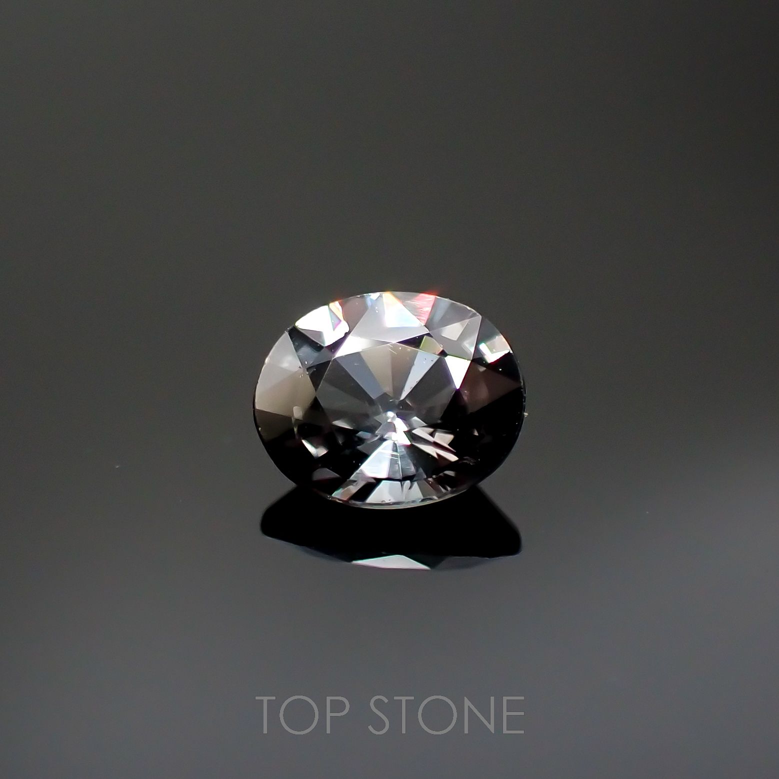 カラーチェンジガーネット アレキタイプ(宝石名ガーネット)マダガスカル・ベキリー産 0.52ct 識別済[220716953]5.4x4.5mm前後