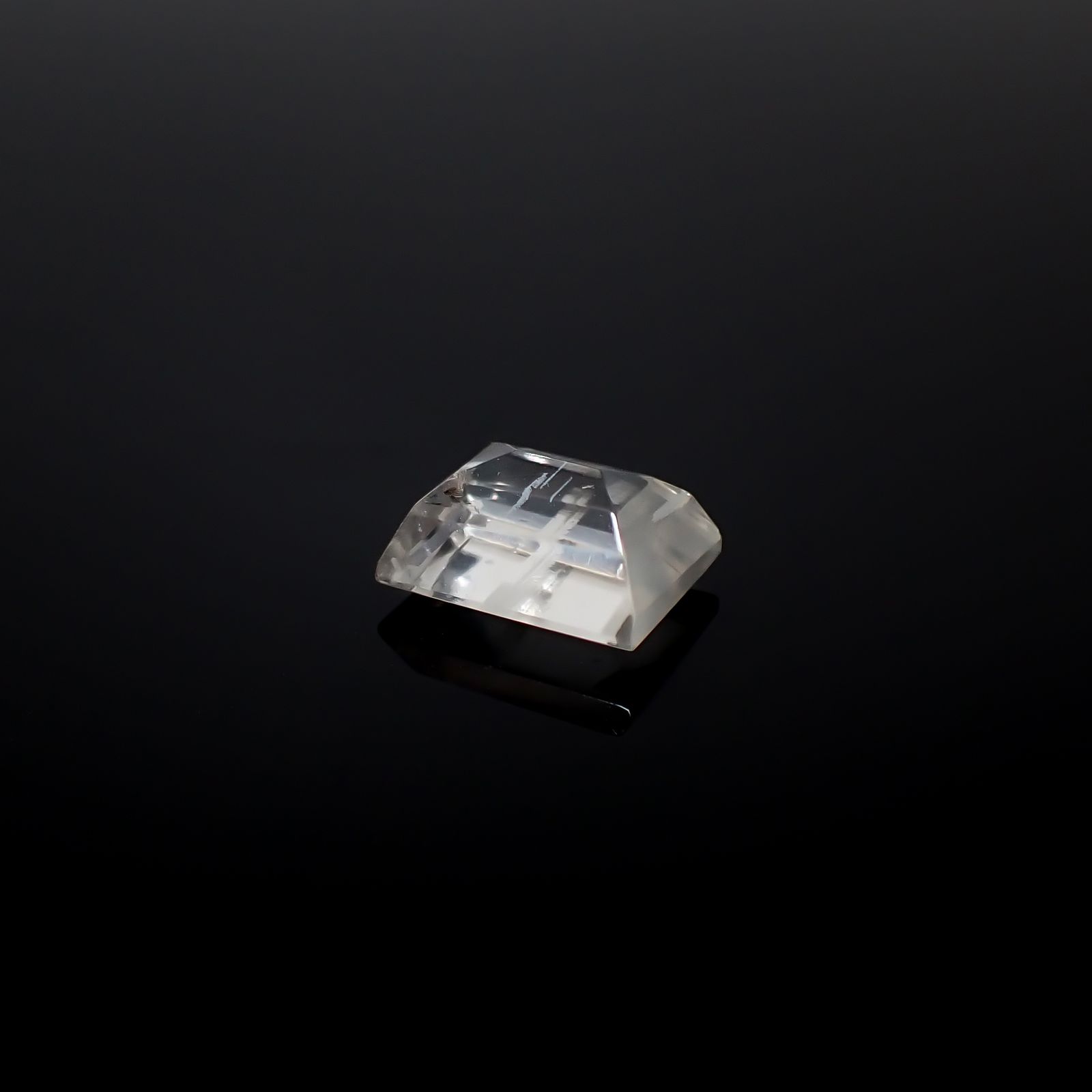 マラウイムーンストーン マラウイ共和国産 3.30ct / 10x7.8mm前後 [260331824]
