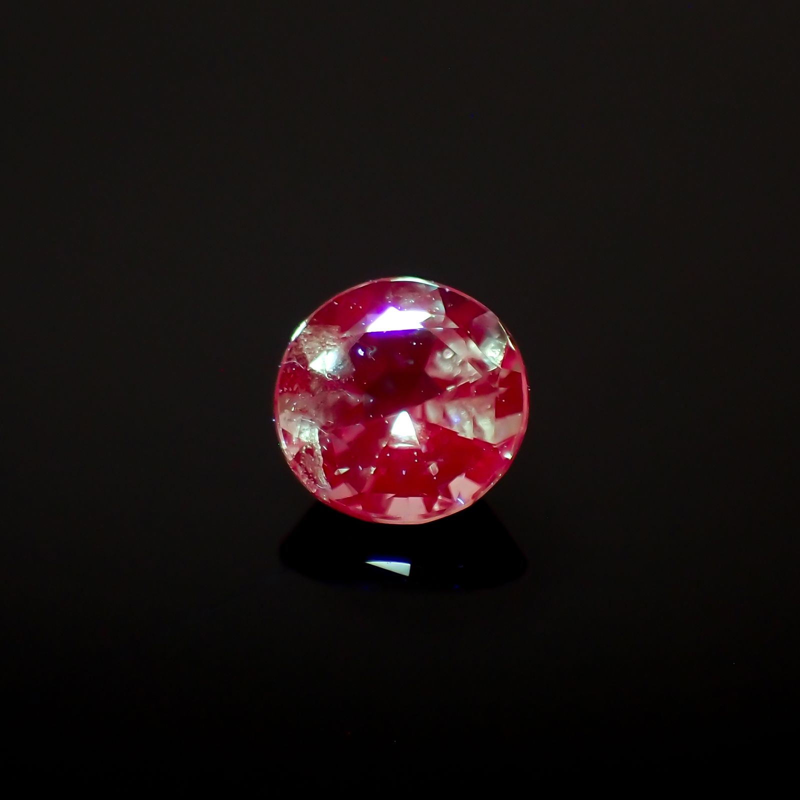 アレキサンドライト(宝石名アレキサンドライト)ブラジル産/EmeraldMains社製 0.169ct ソ付(彩珠)[230522066]3.3x3.3mm前後
