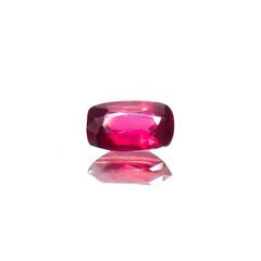 ルビー 非加熱 マダガスカル産 0.33ct / 5.1x3.1mm前後 [230622340]