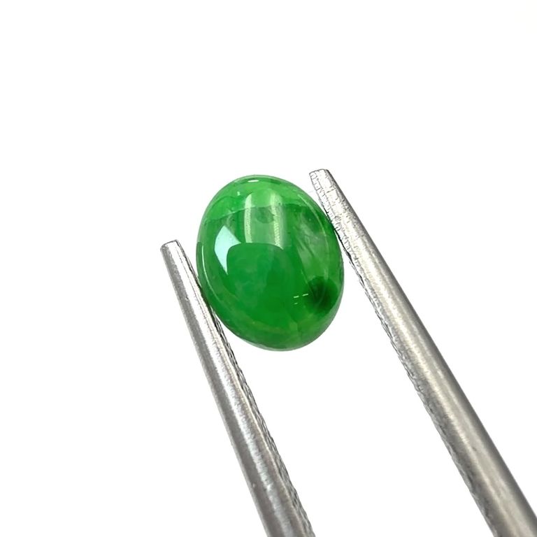翡翠 ビルマ産 0.63ct / 6.2x4.9mm前後 [260532110] | TOP STONE 