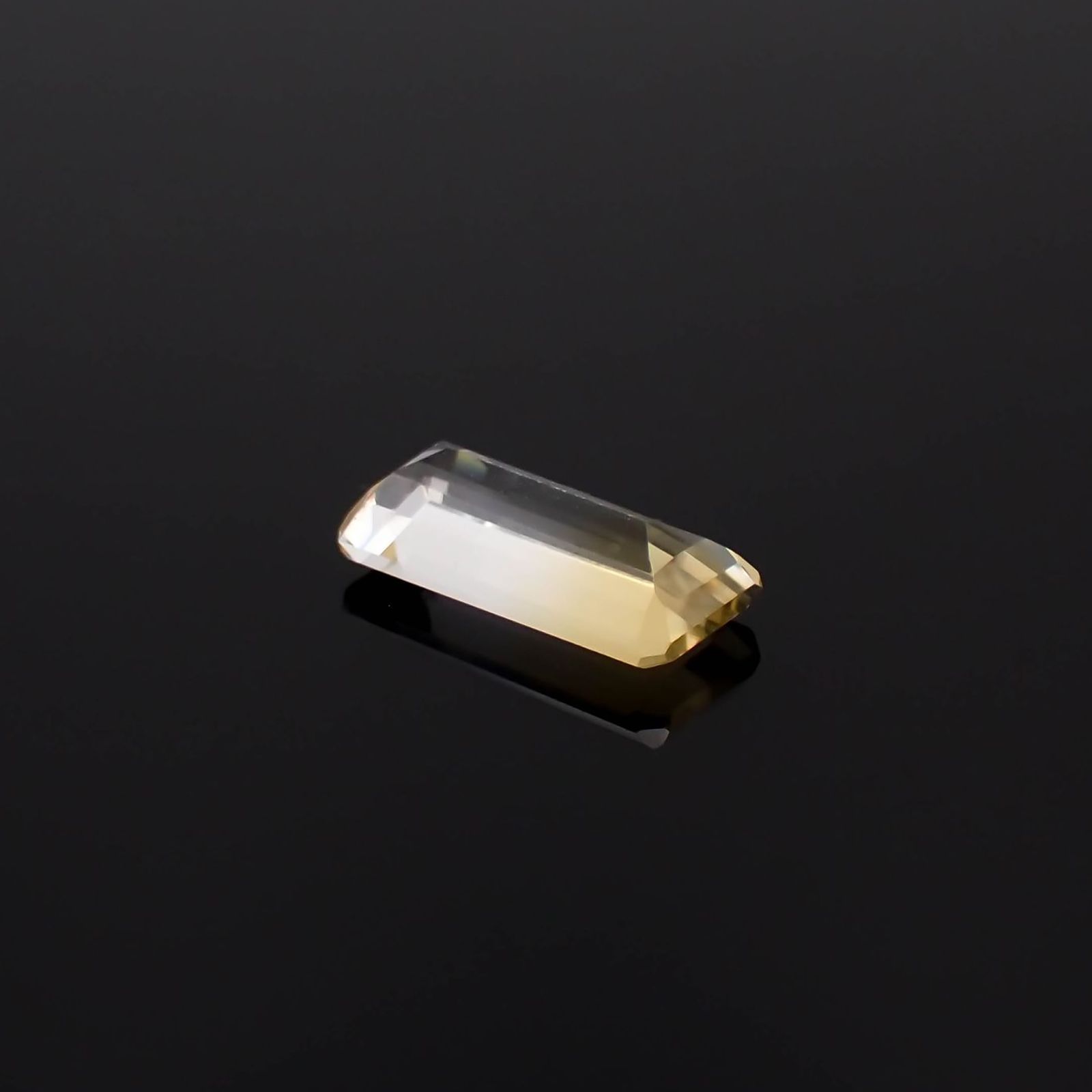 バイカラーシトリン ブラジル・ミナスジェライス州産 6.48ct / 17.5x8.3mm前後 [251026468]