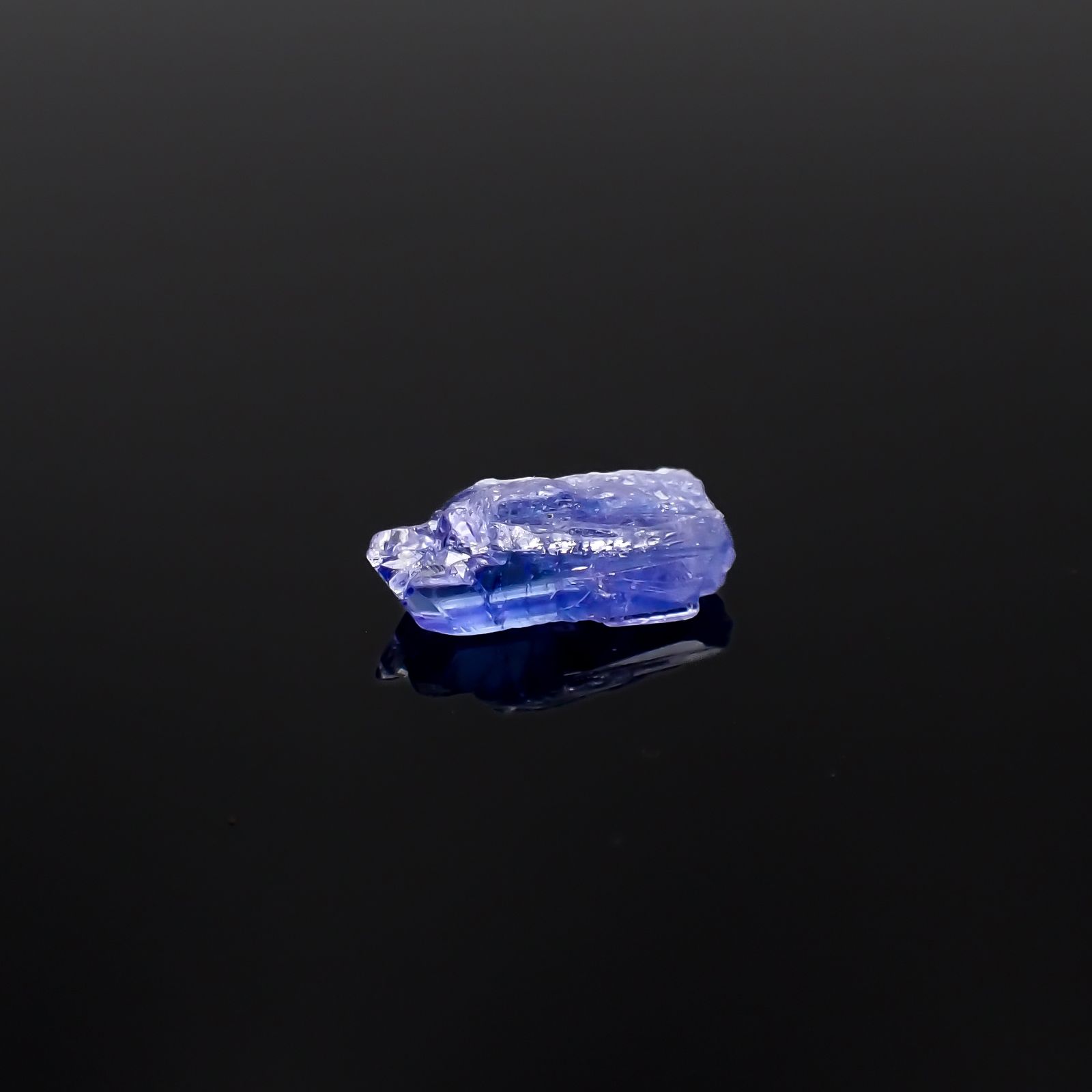 タンザナイト 原石(宝石名タンザナイト)タンザニア産 3.05ct 識別済[231224910]13.5x7.5mm前後