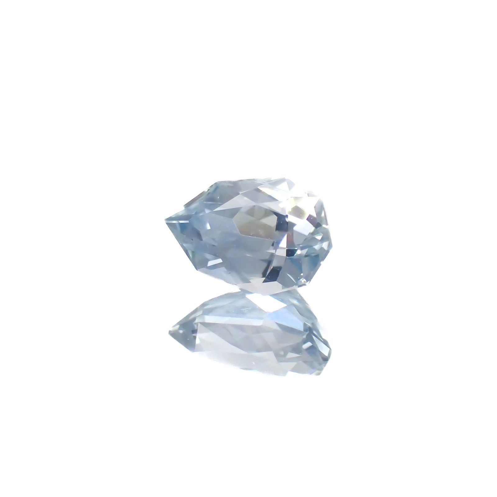 ◇カスタムカット◇アイスブルーサファイア(宝石名サファイア)スリランカ/マダガスカル産 識別済 0.91ct / 7x4.8mm前後 [220918077]