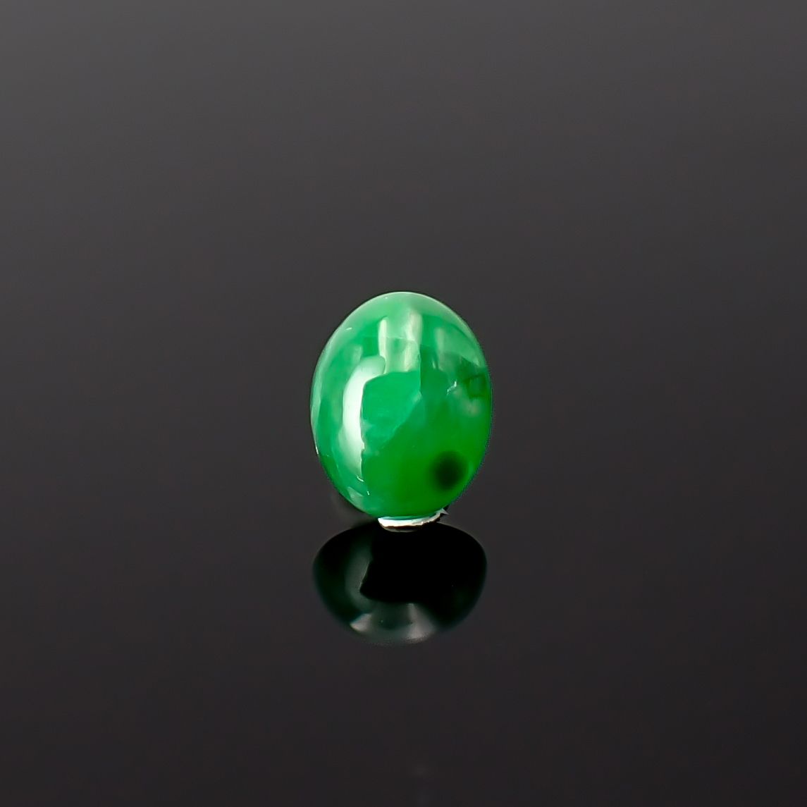 翡翠 ビルマ産 0.63ct / 6.2x4.9mm前後 [260532110]
