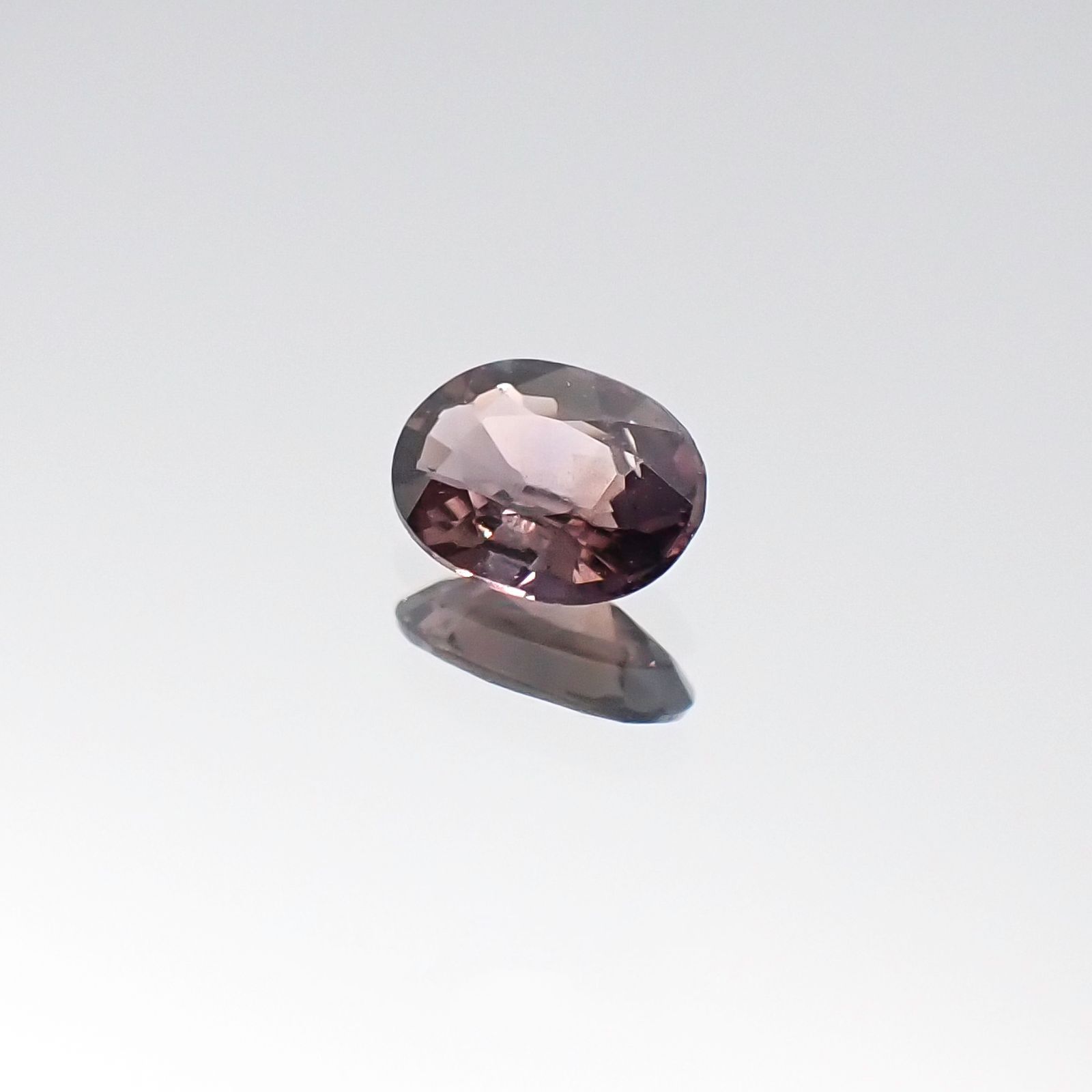 カラーチェンジサファイア 非加熱(宝石名サファイア)タンザニア産 0.31ct 識別済[231023983]5x3.7mm前後