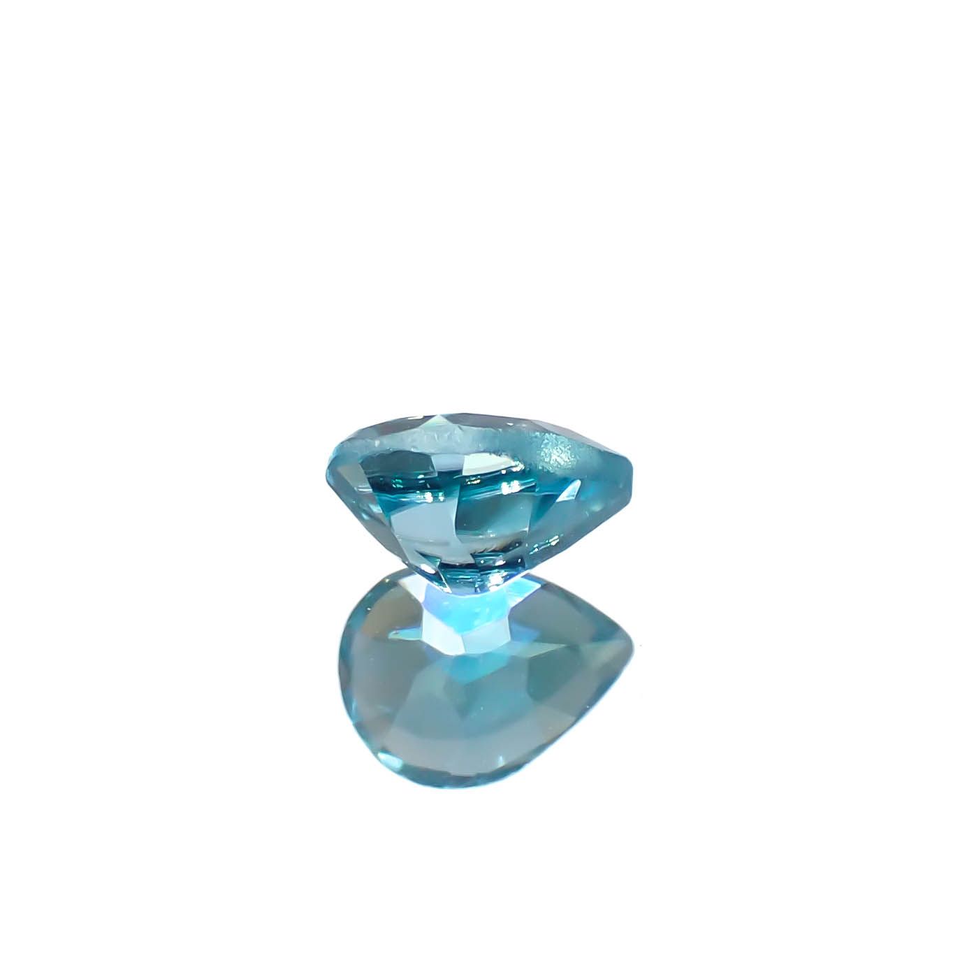 ブルージルコン カンボジア産 0.49ct [241229628]5x3.8mm前後