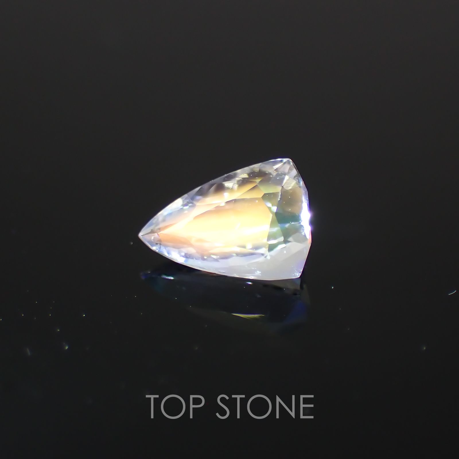 レインボームーンストーン(アンデシンラブラドライト) マダガスカル産 ルース 0.59ct[210310392]7×4.6mm前後