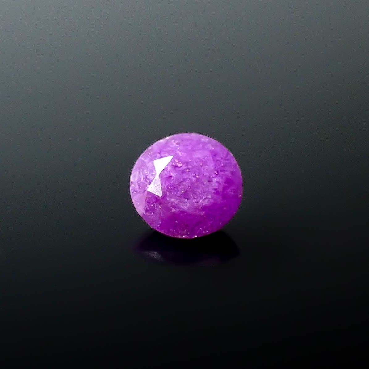 スギライト 南アフリカ産 0.35ct / 4.9x4.8mm前後 [250931022]