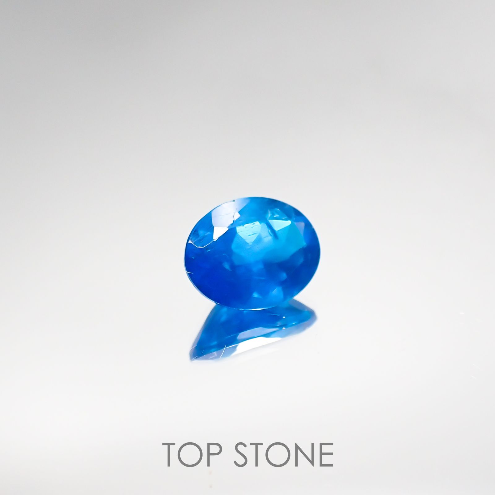 ネオンブルーアパタイト ブラジル産 ルース 1.7ct[210711683]8.7×6.9mm前後