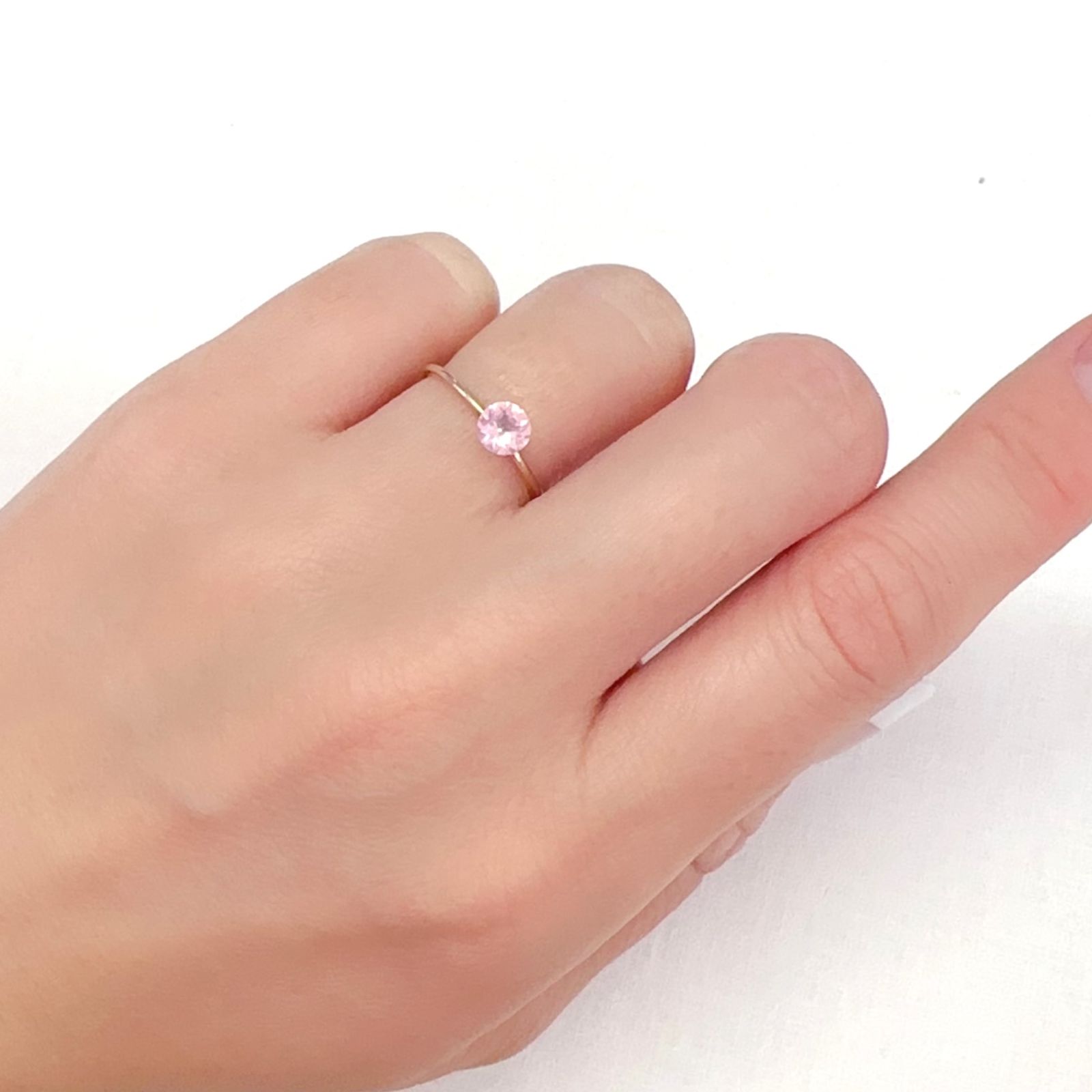 シルキーピンクスピネル タンザニア産 0.41ct[231224958]4.9x4.9mm前後