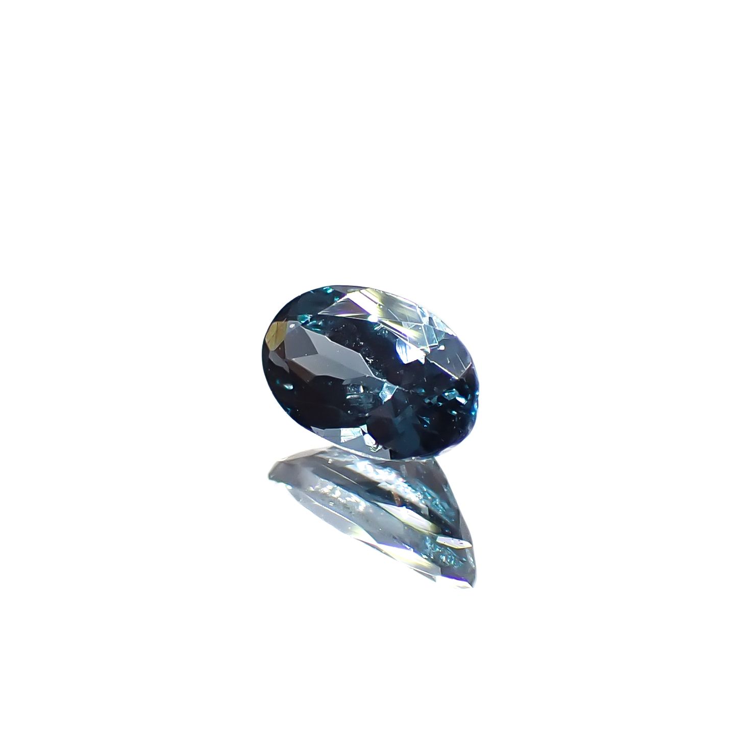 ベキリーブルーガーネット（カラーチェンジガーネット アレキタイプ） マダガスカル・ベキリー産 0.30ct [241029379]5.1x3.2mm前後