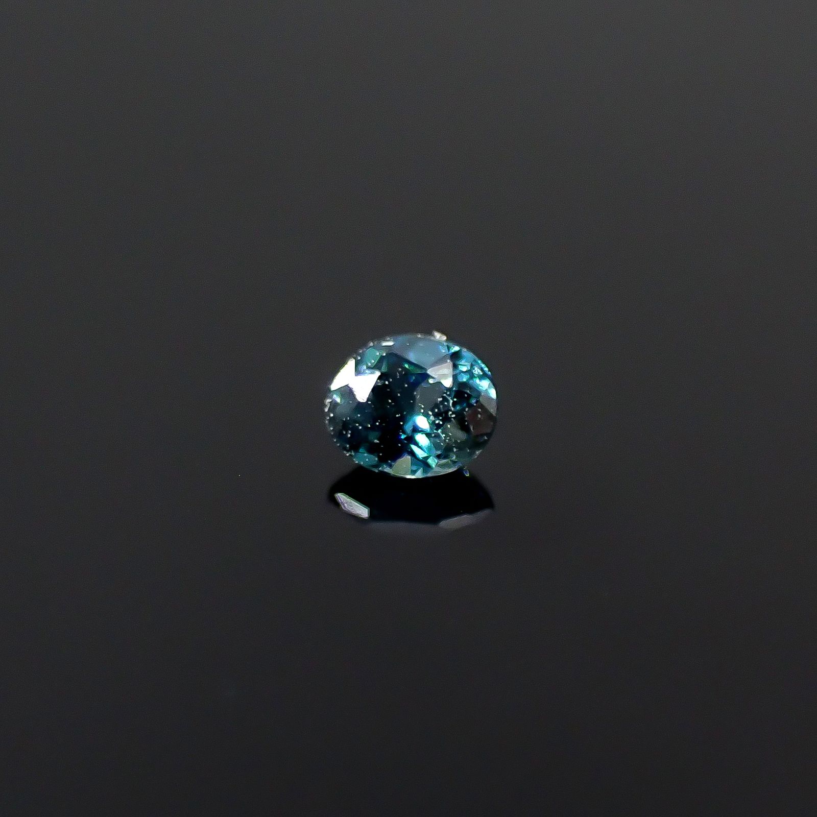 サファリン マダガスカル産 0.047ct [250730776]2.4x2.1mm前後