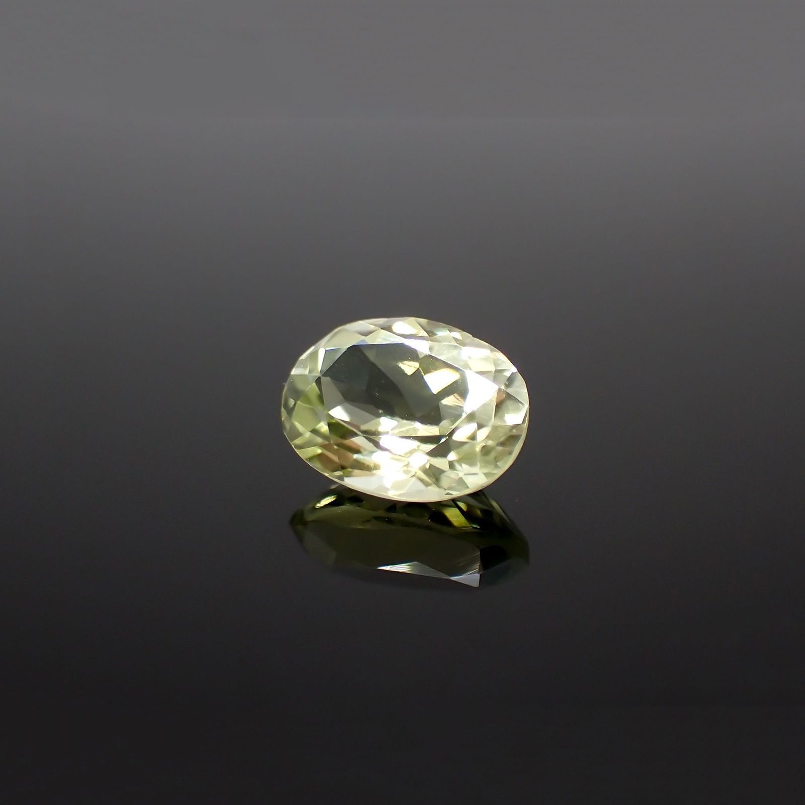 シリマナイト(宝石名シリマナイト)インド産 識別済 1.5ct / 8x6.1mm前後 [211113693]