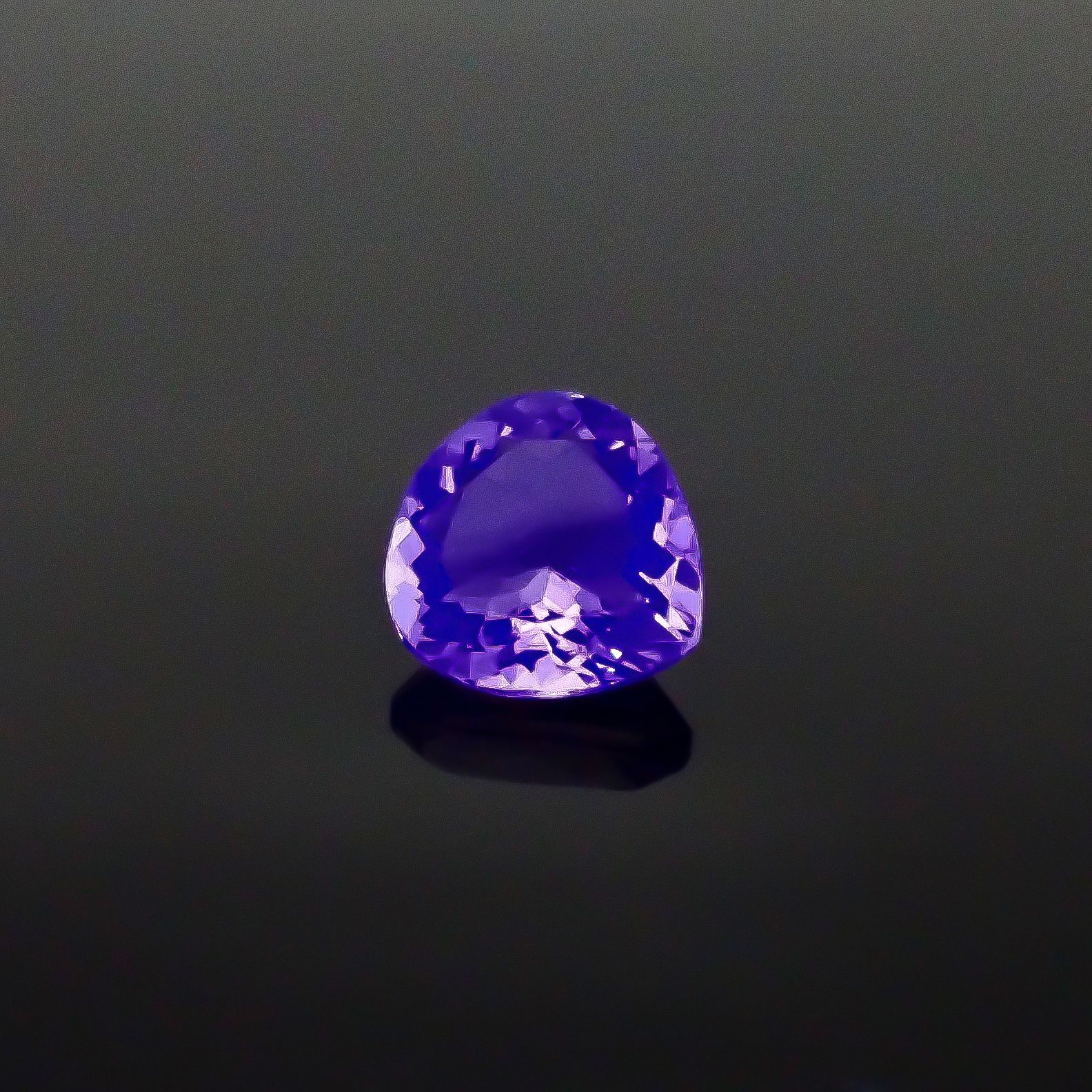 フローライト フルオレッセンス アフガニスタン産 2.76ct [250630520]9x8.7mm前後